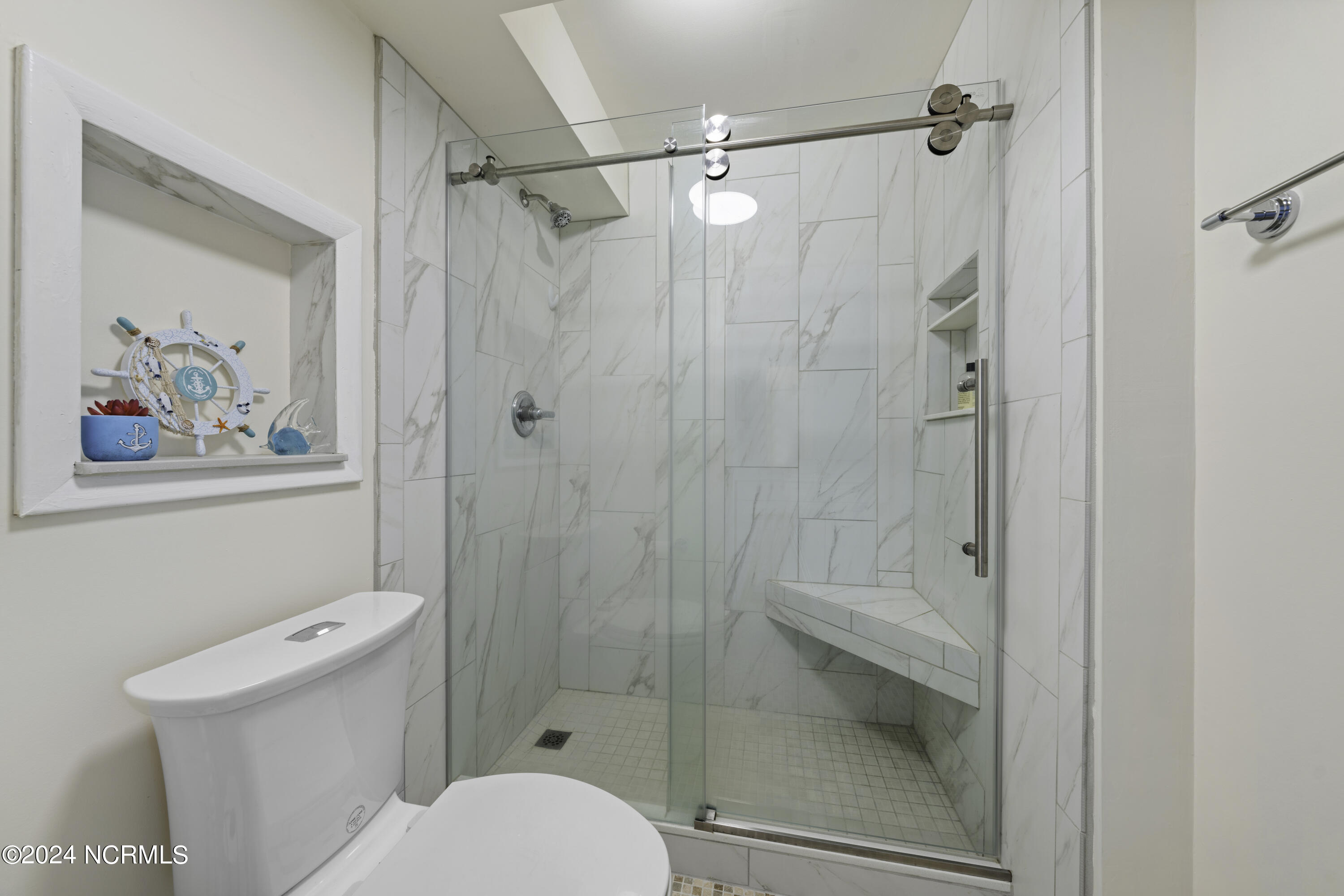 901 Lake Park Boulevard S 403