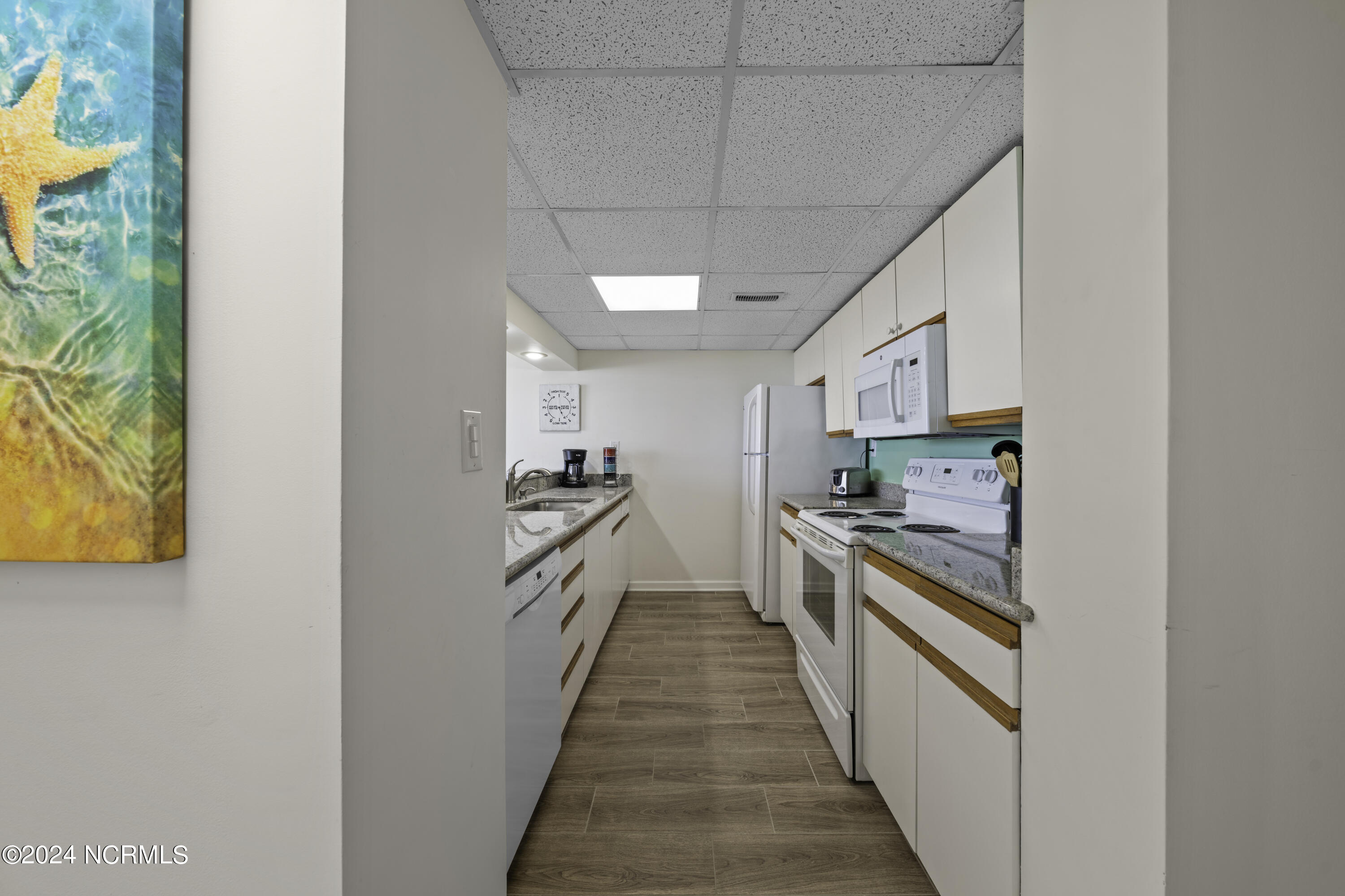 901 Lake Park Boulevard S 403