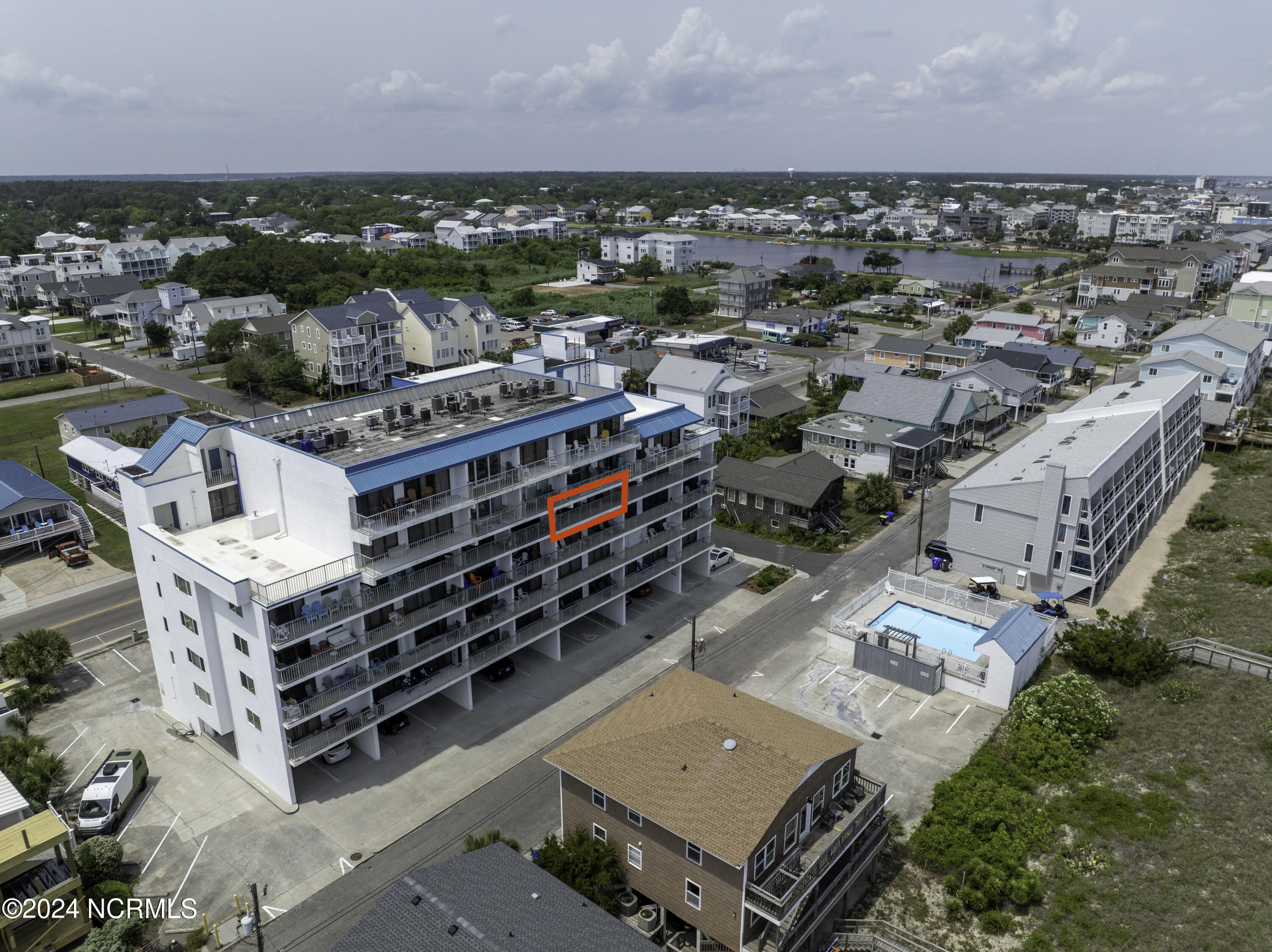 901 Lake Park Boulevard S 403