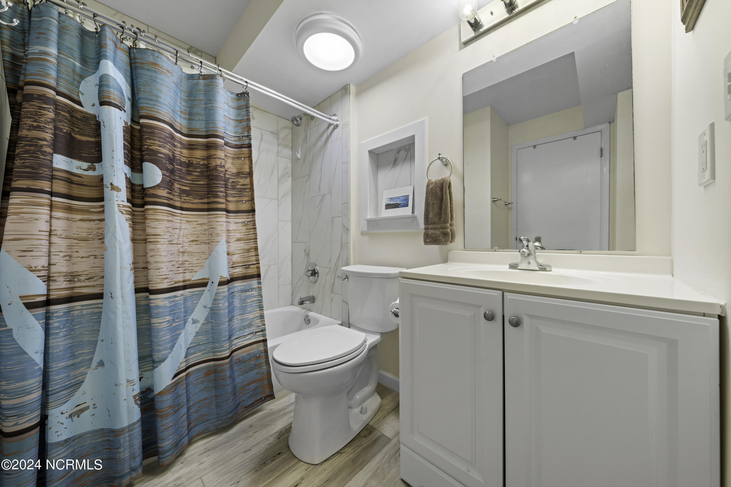 901 Lake Park Boulevard S 403