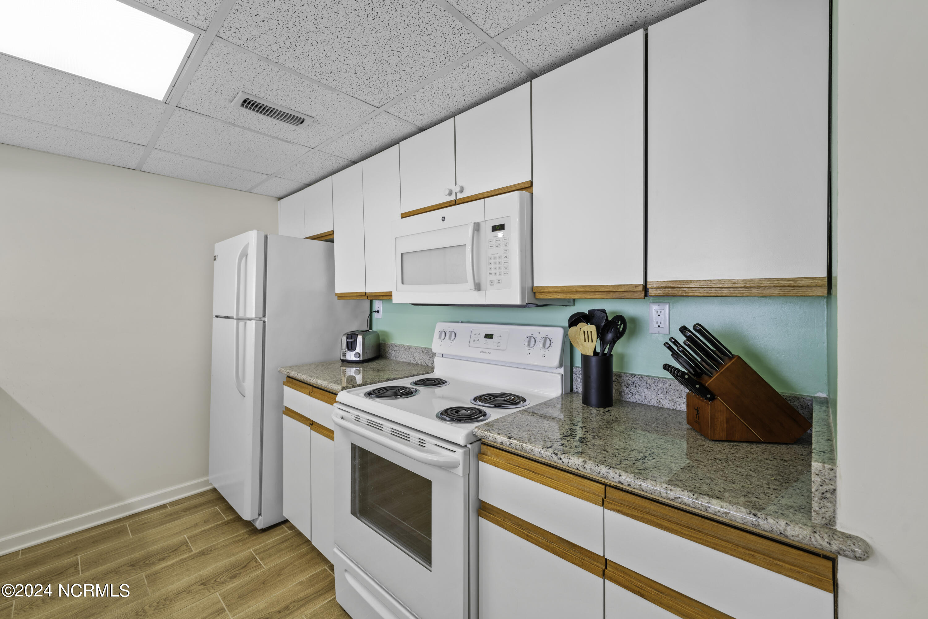 901 Lake Park Boulevard S 403