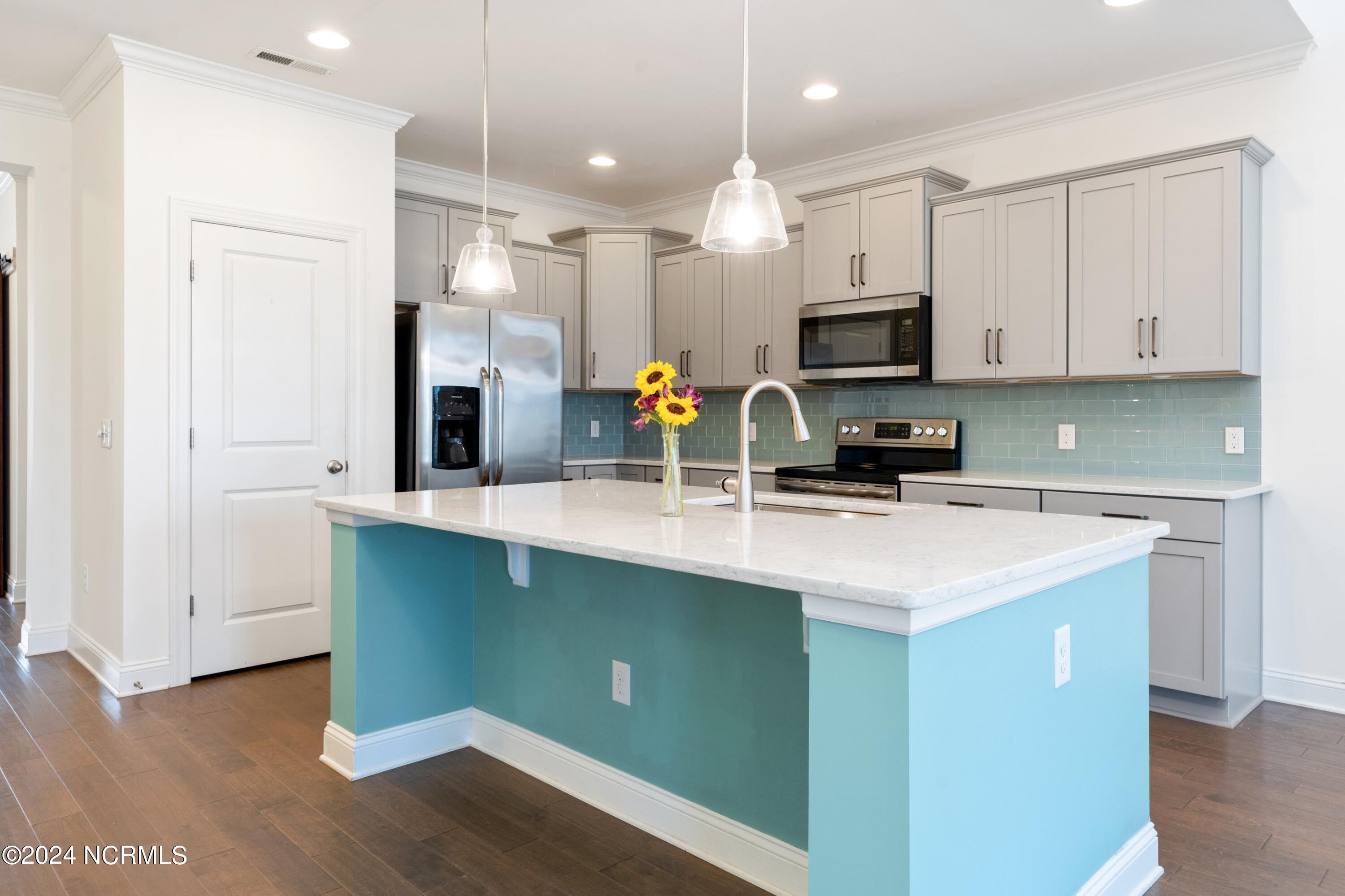 7850 Champlain Drive