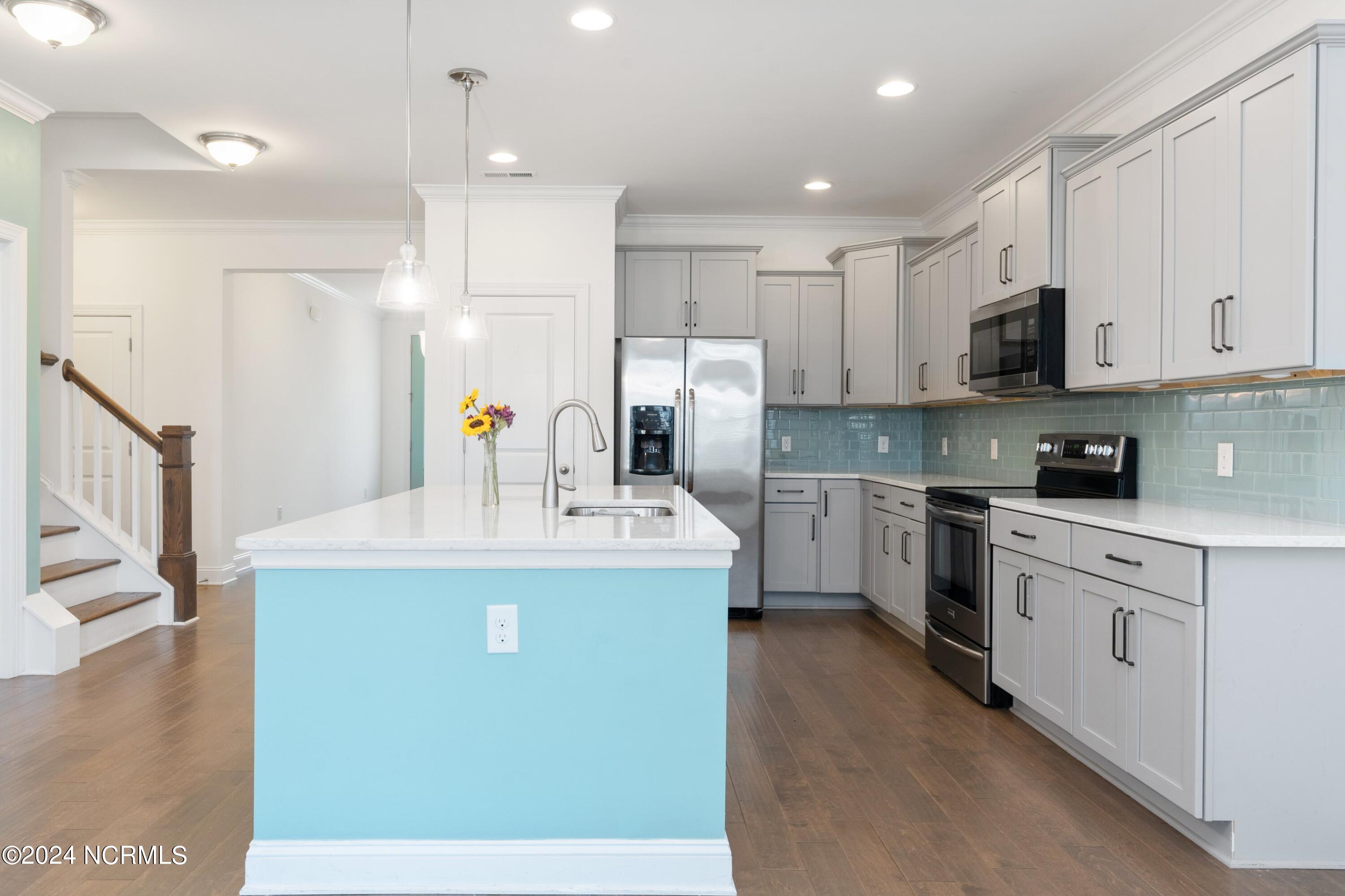 7850 Champlain Drive