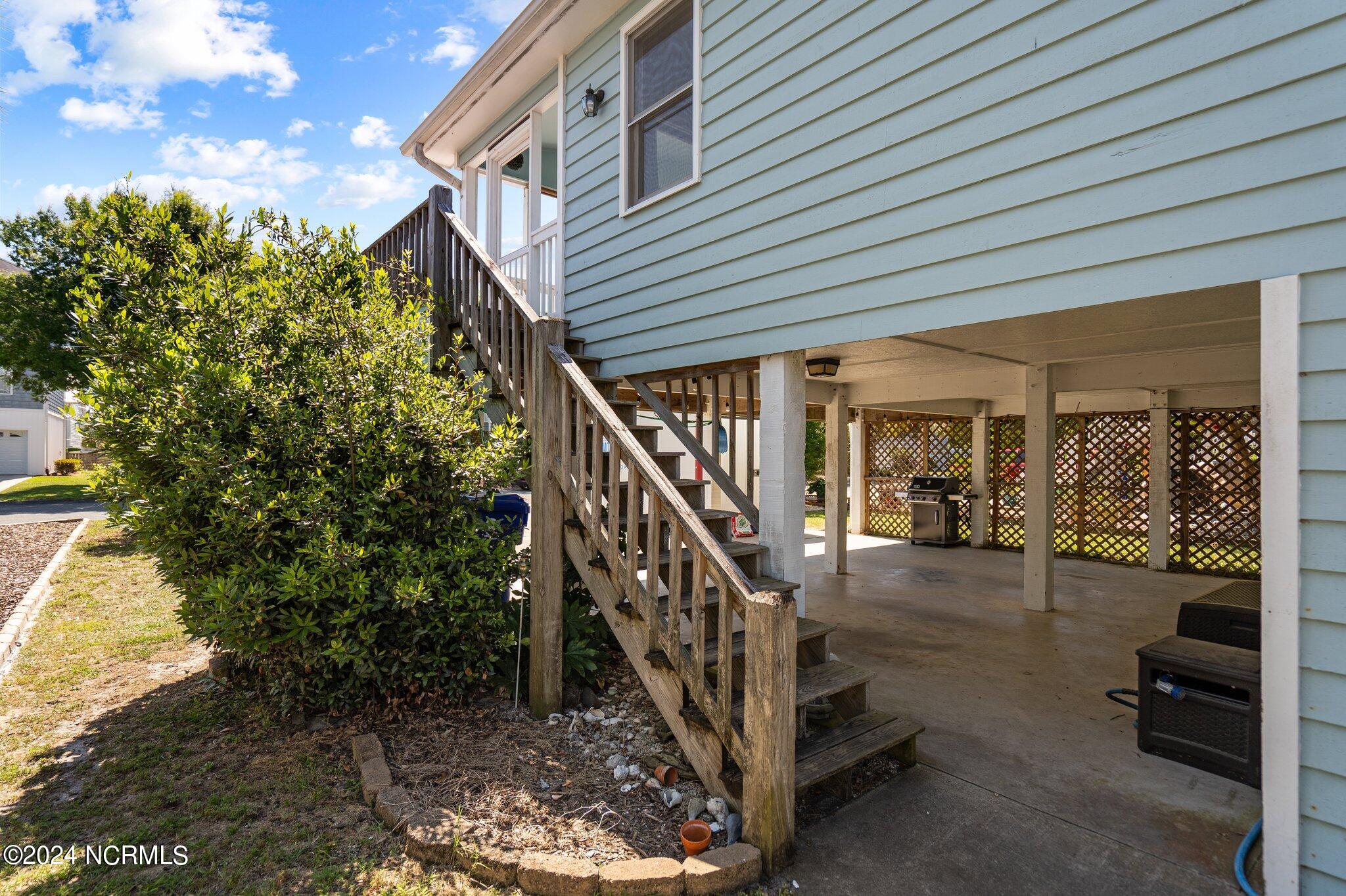 929 Coast Walk Lane