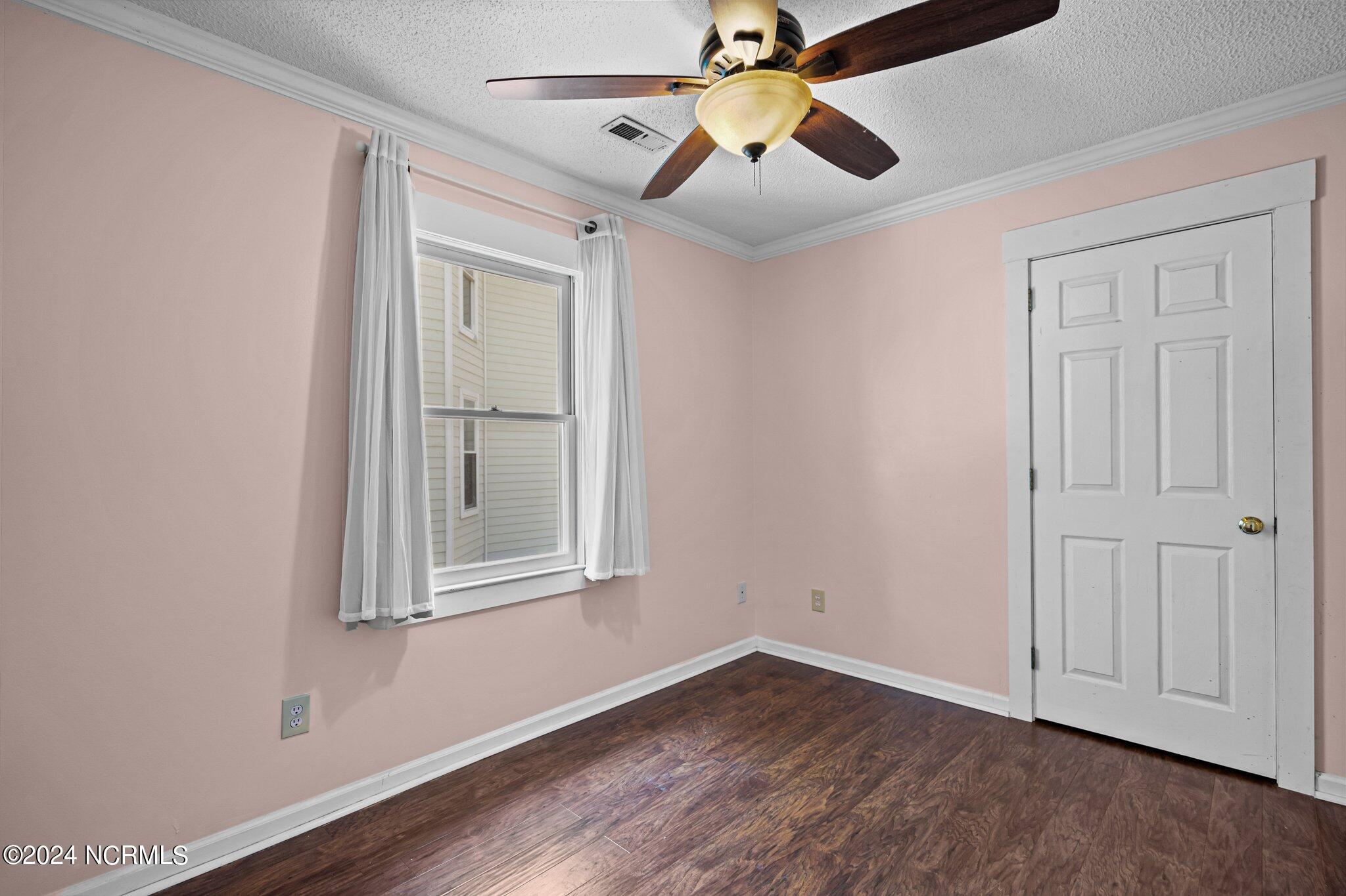 929 Coast Walk Lane