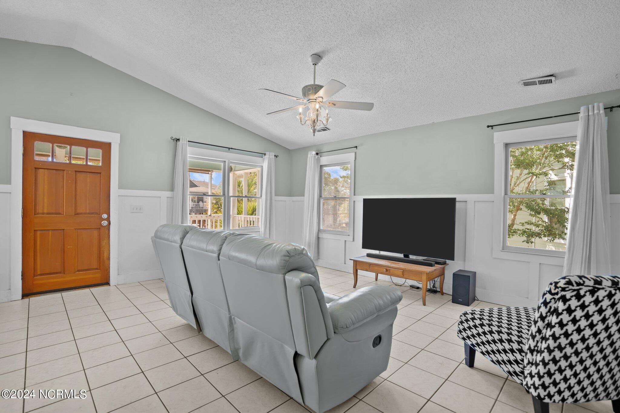 929 Coast Walk Lane