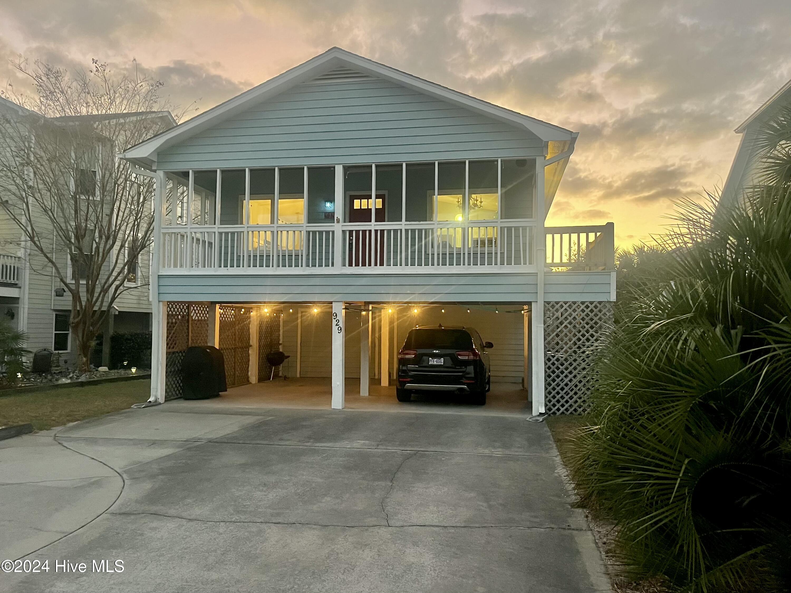 929 Coast Walk Lane