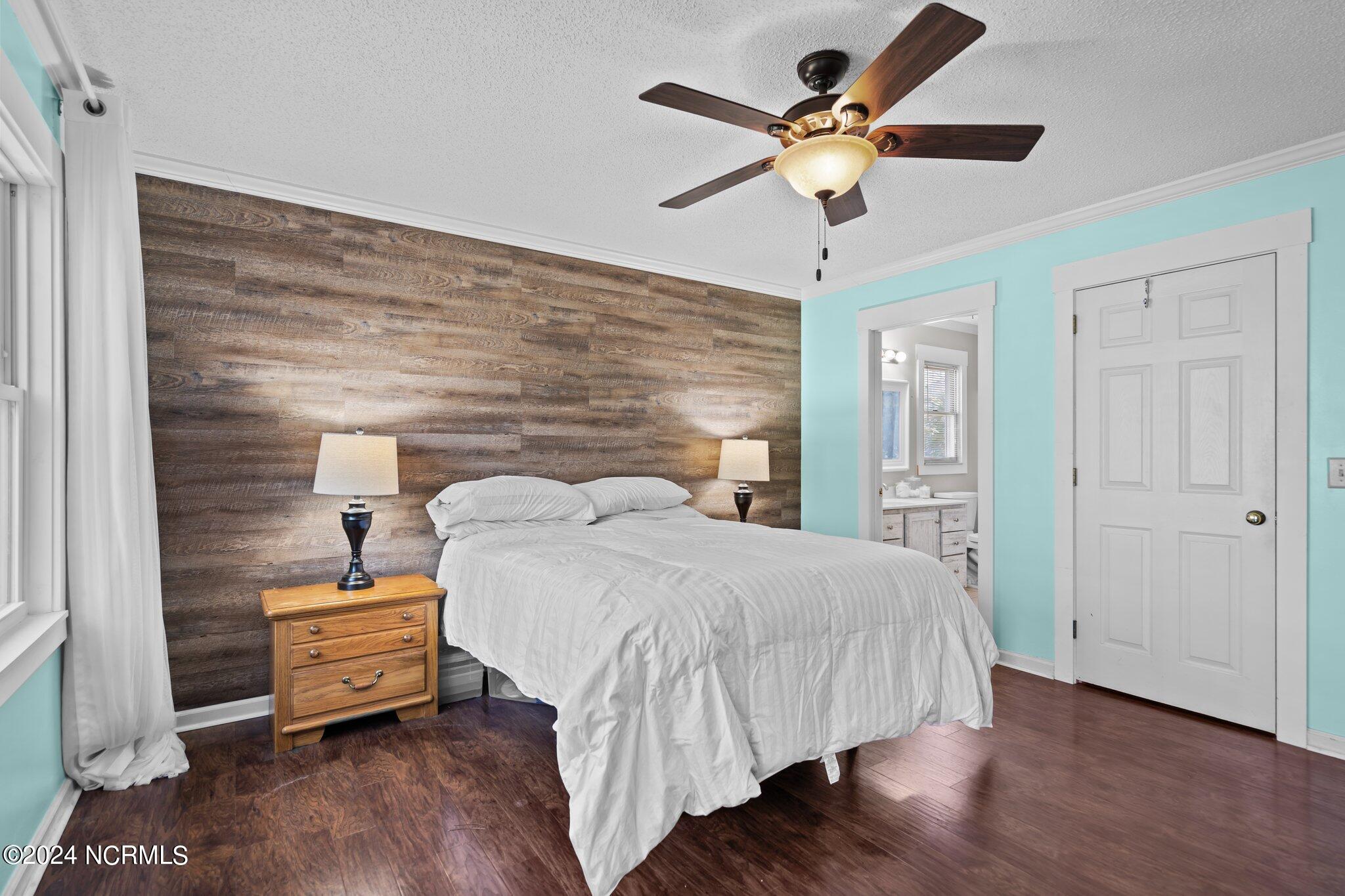 929 Coast Walk Lane