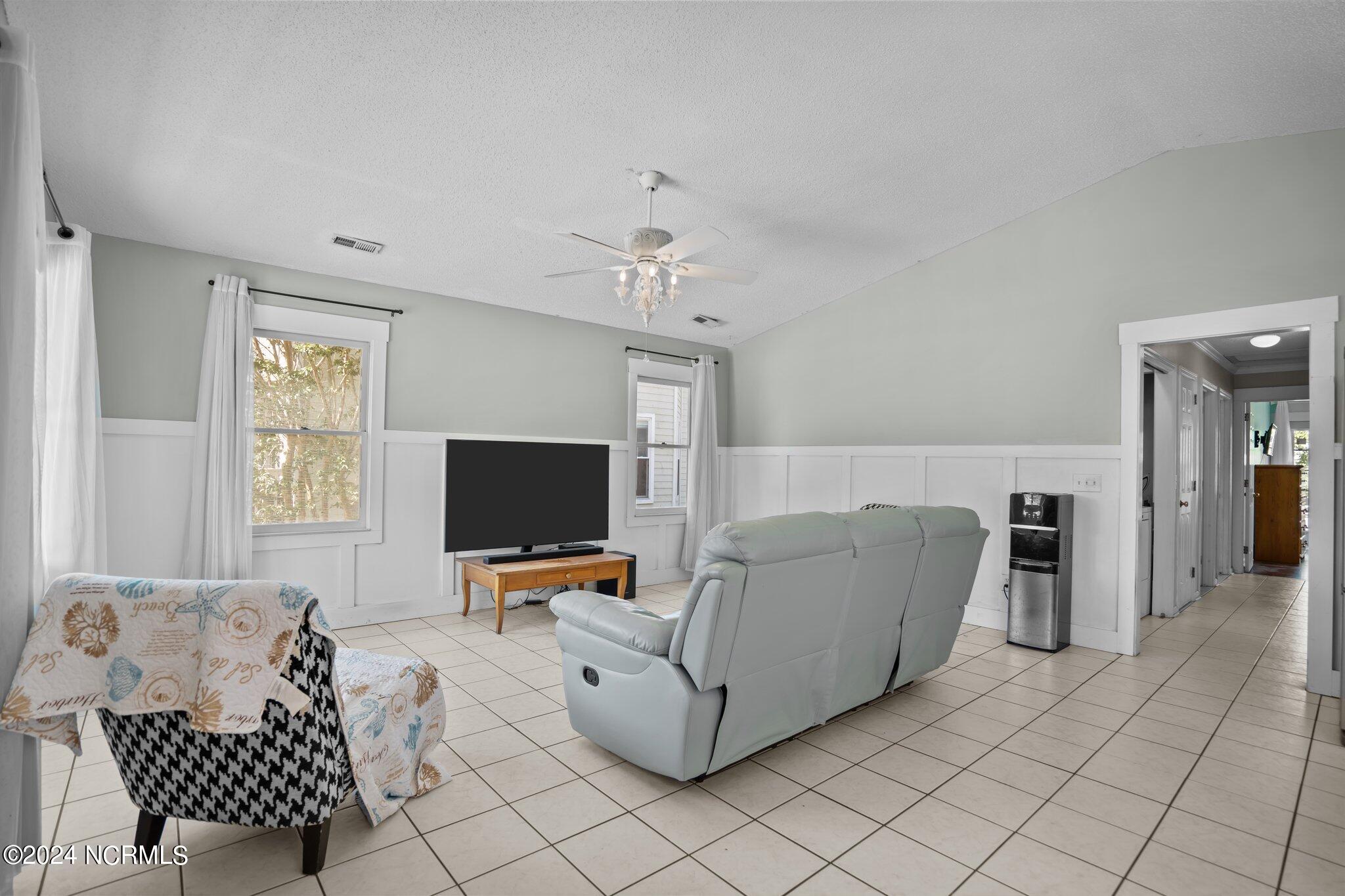 929 Coast Walk Lane