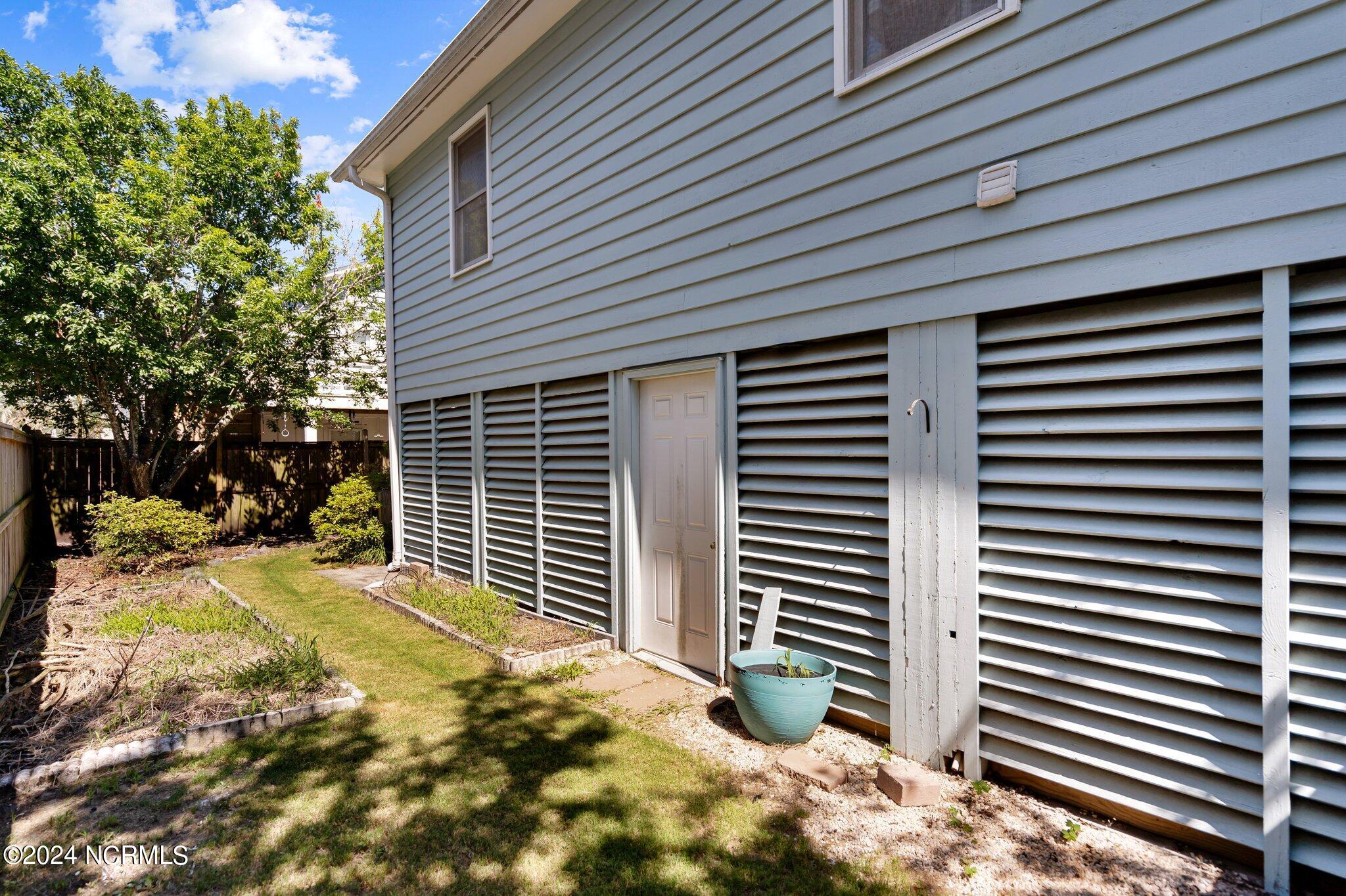 929 Coast Walk Lane