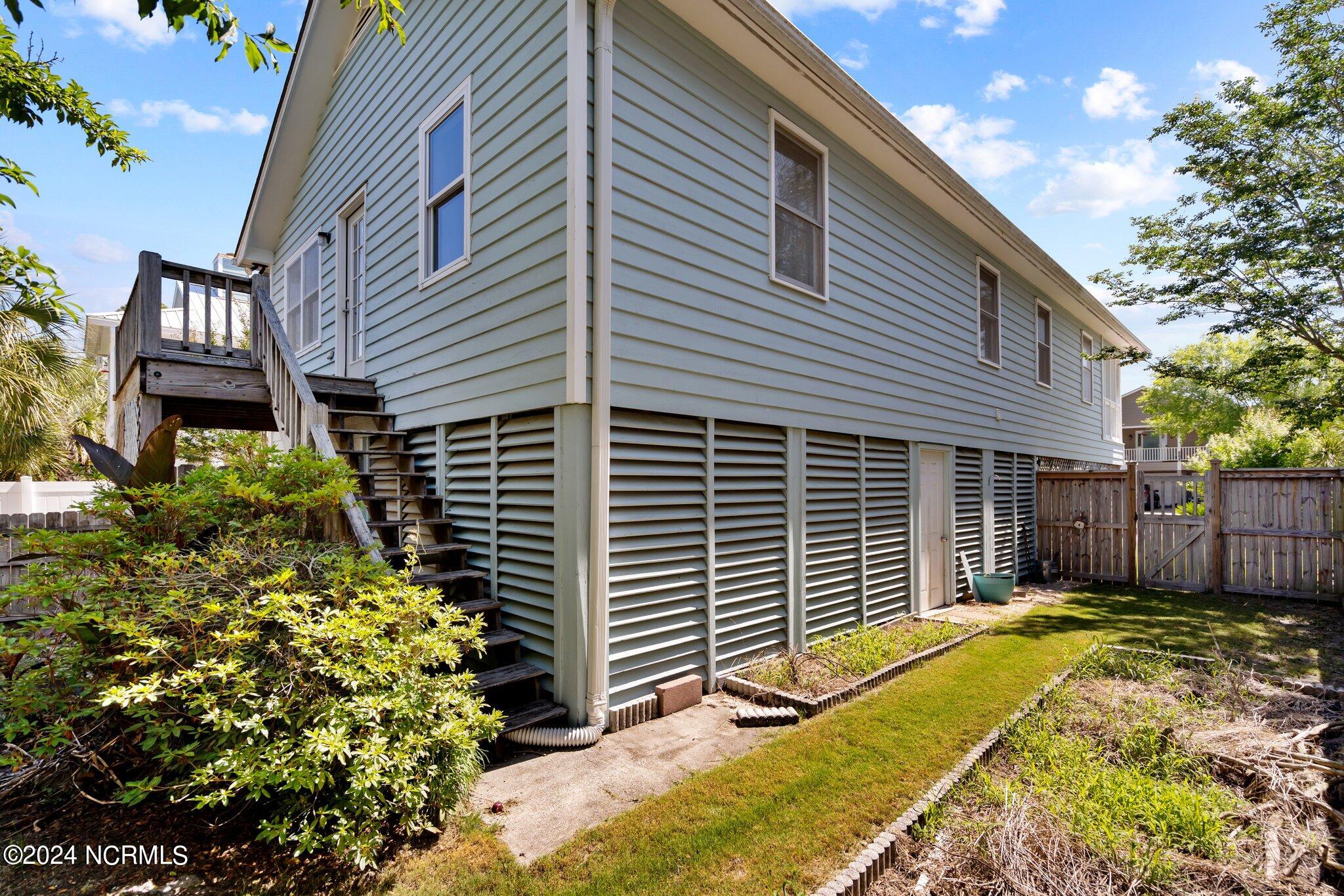 929 Coast Walk Lane