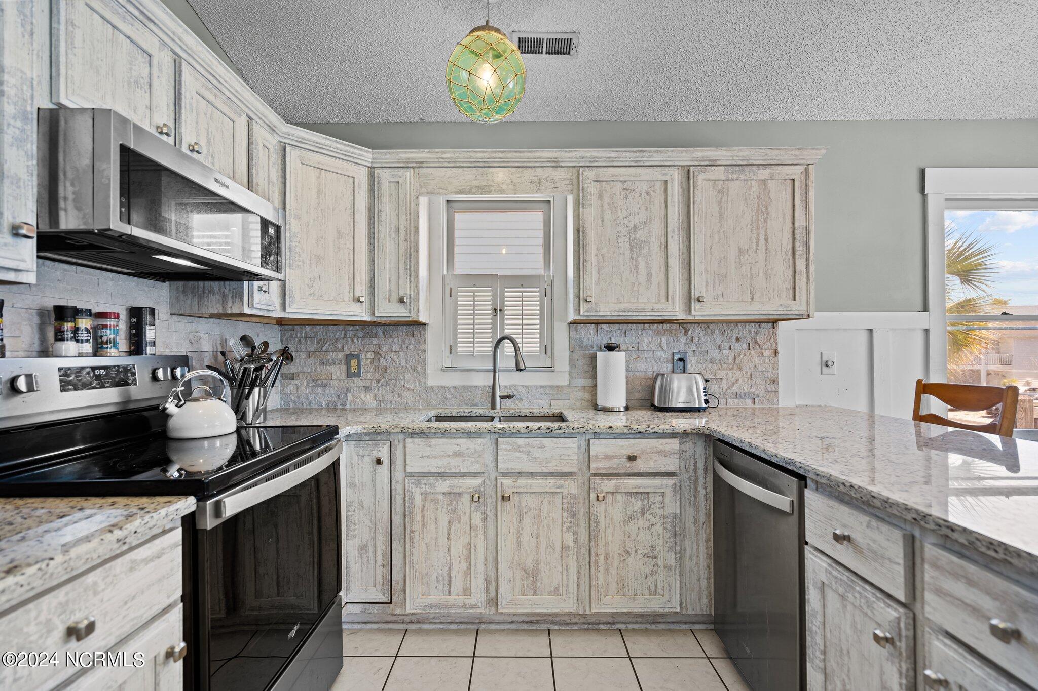 929 Coast Walk Lane