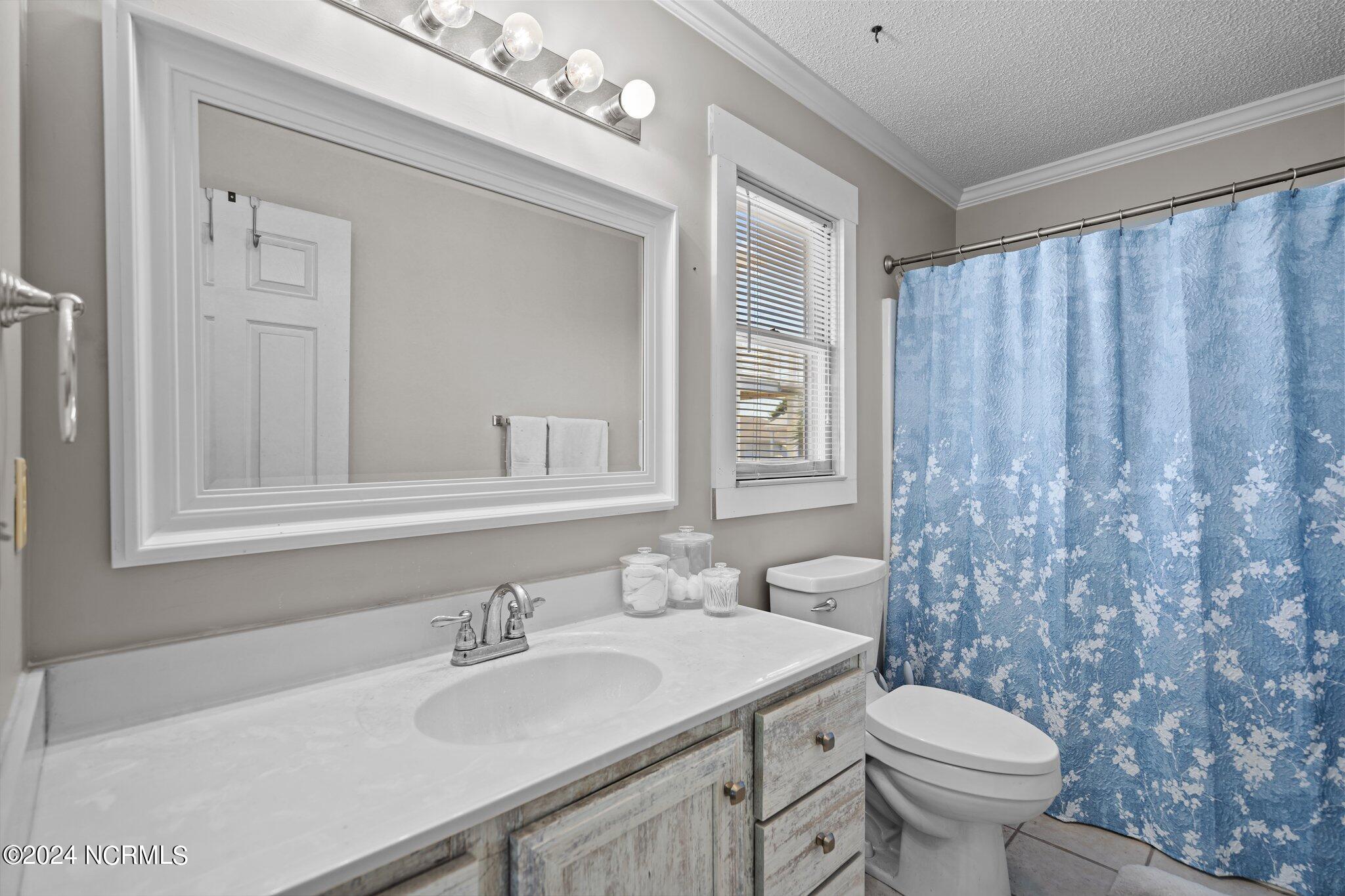 929 Coast Walk Lane