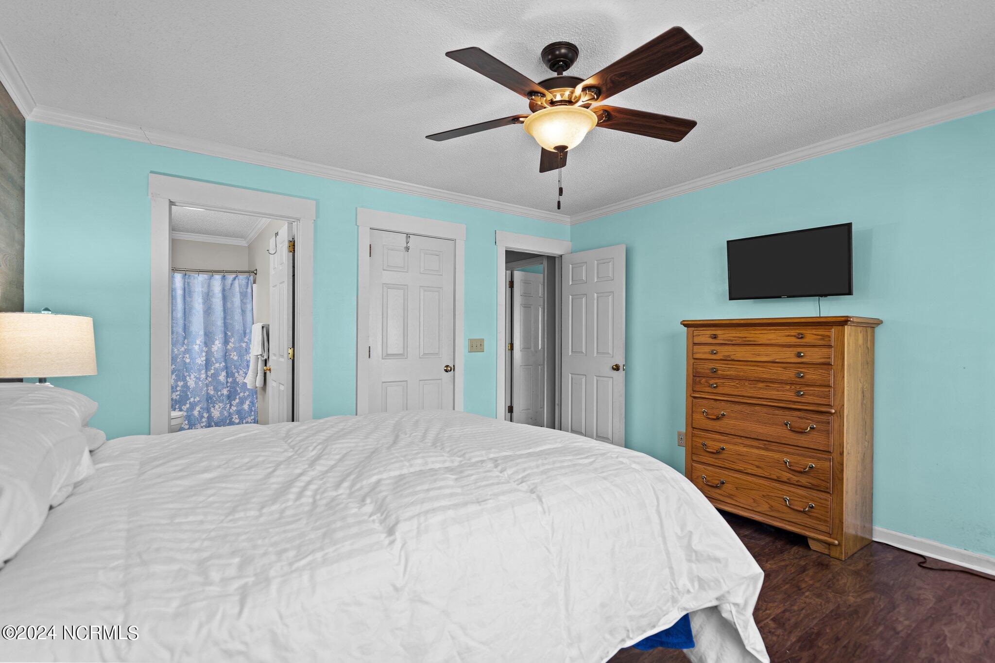 929 Coast Walk Lane