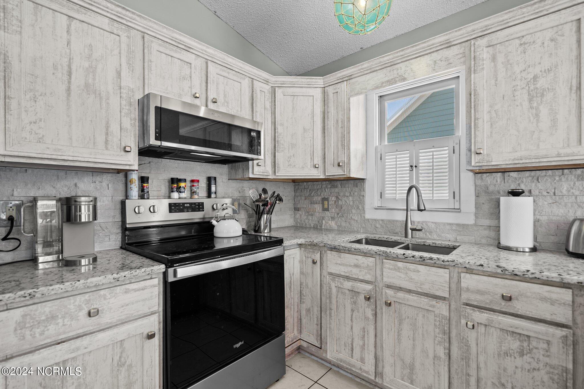 929 Coast Walk Lane