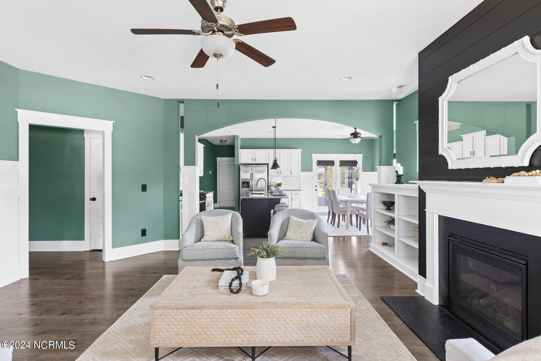 2245 Lakeside Circle