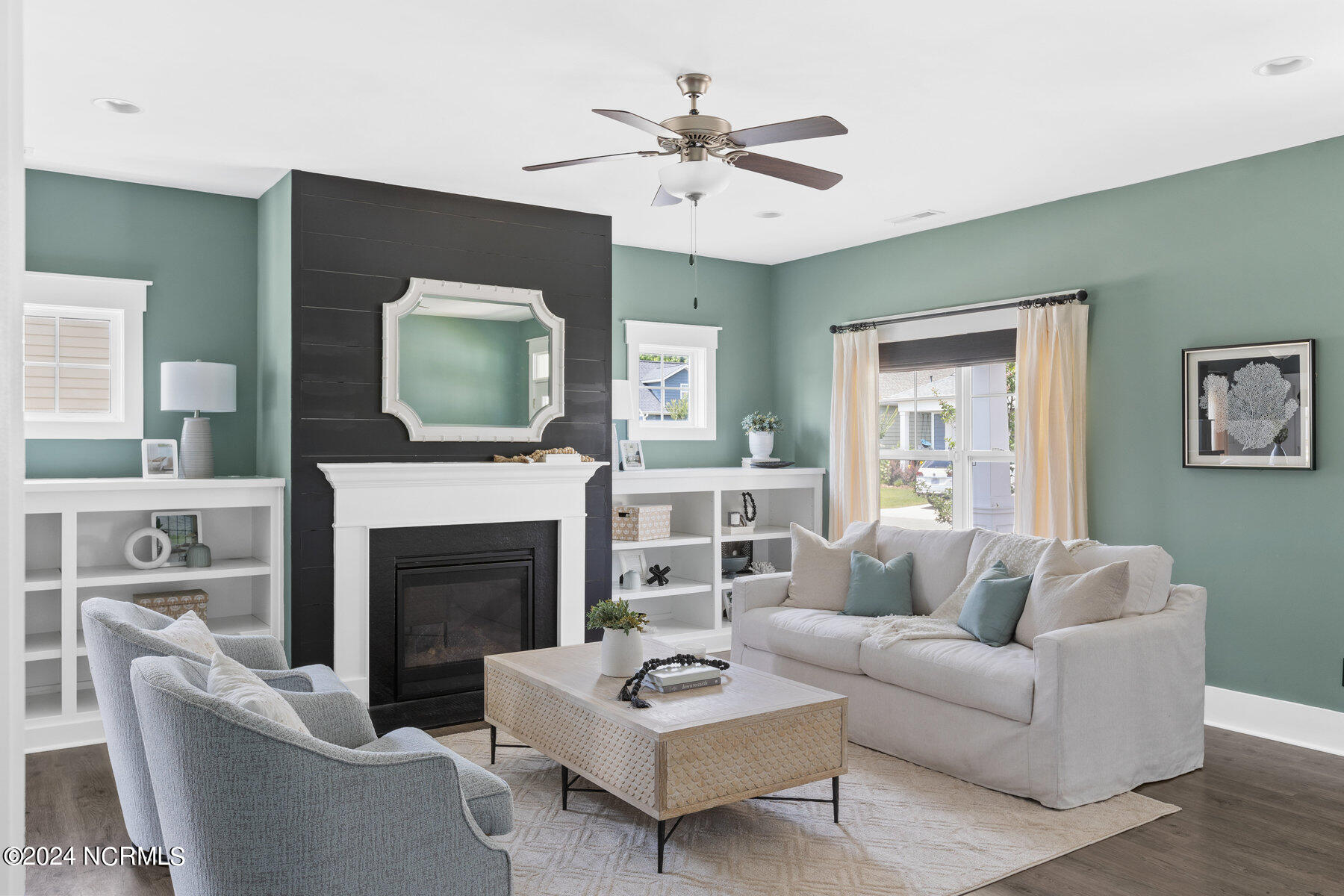 2245 Lakeside Circle