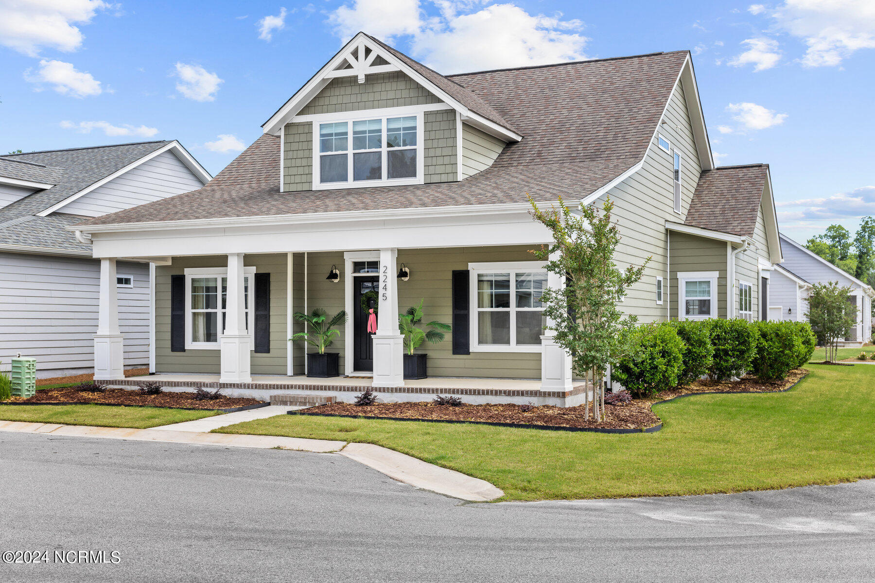 2245 Lakeside Circle