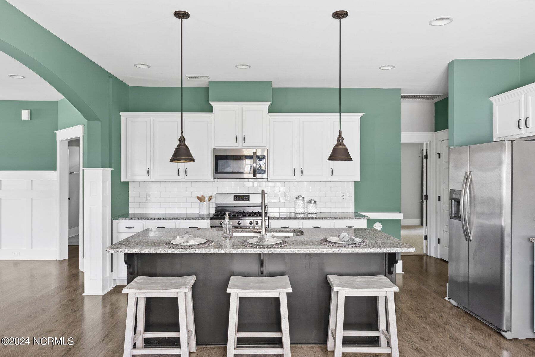 2245 Lakeside Circle