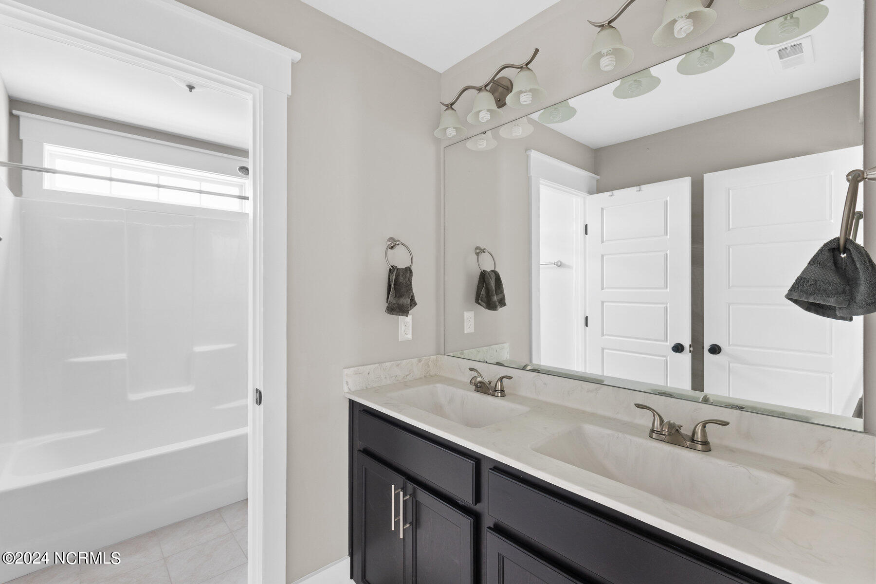 2245 Lakeside Circle