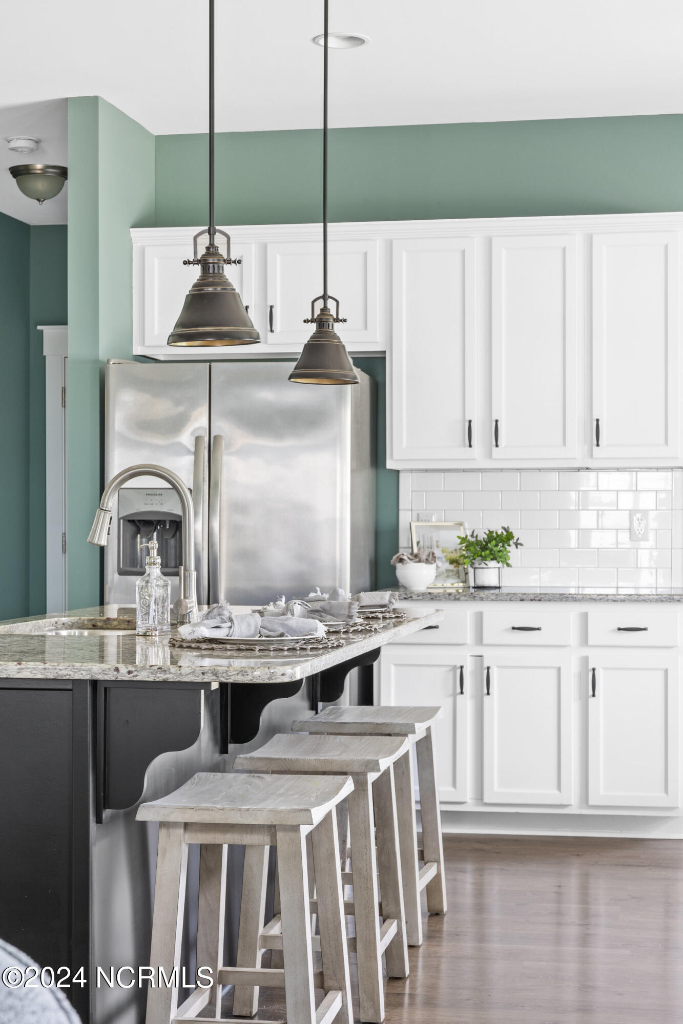 2245 Lakeside Circle