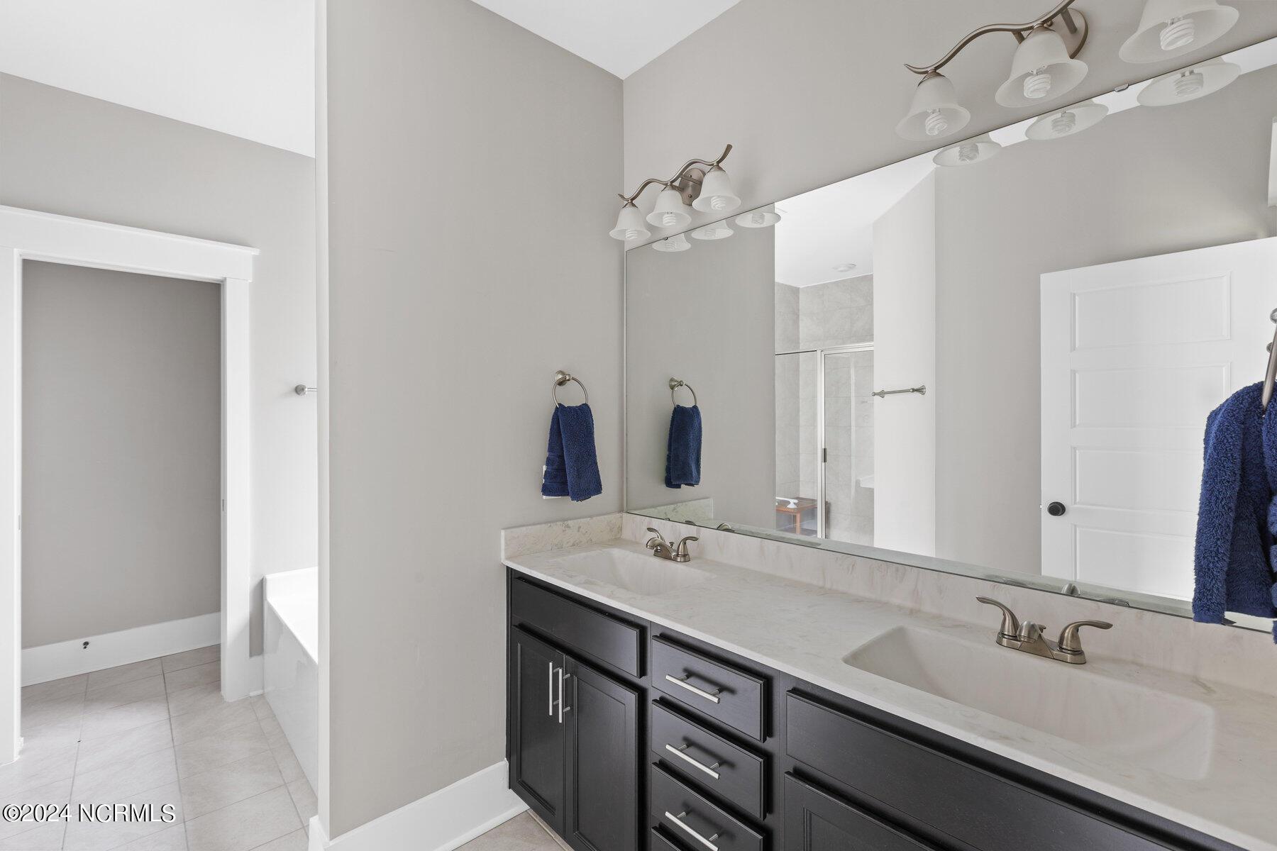 2245 Lakeside Circle