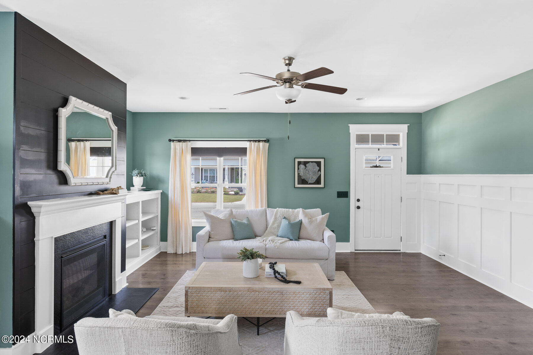 2245 Lakeside Circle