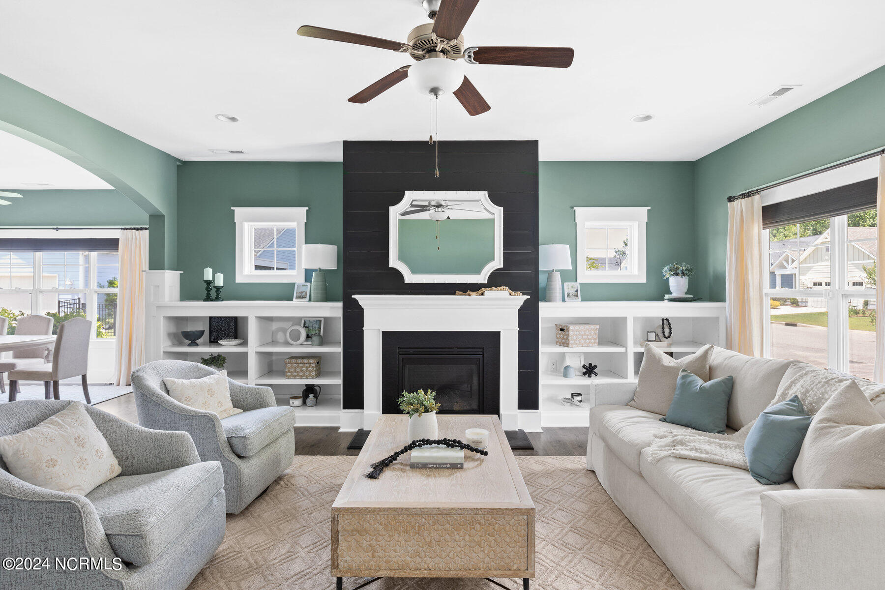 2245 Lakeside Circle