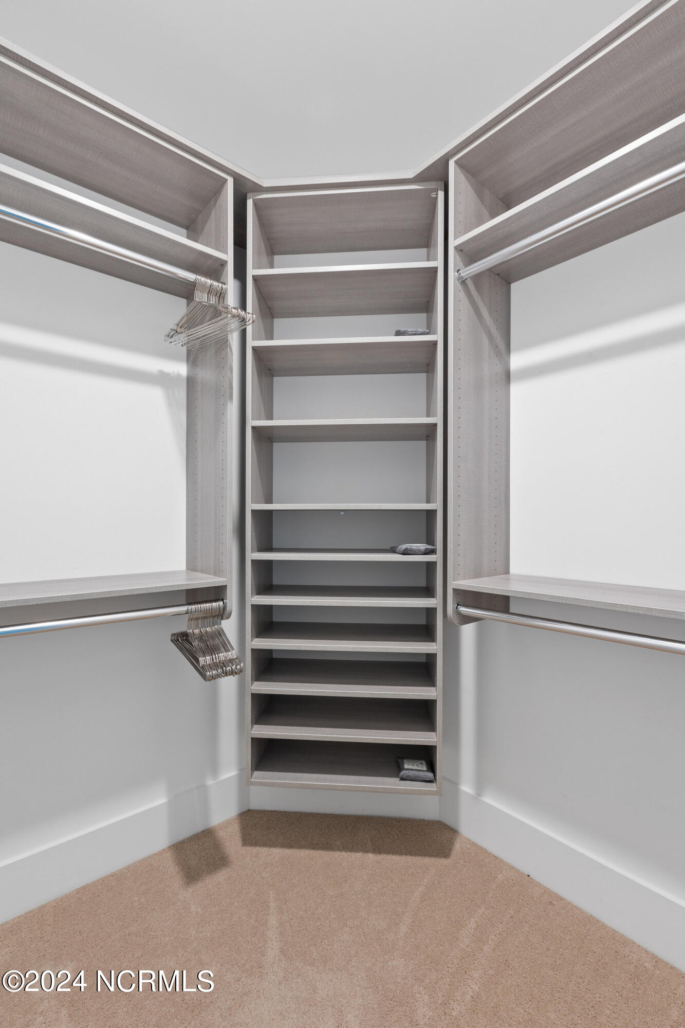 2245 Lakeside Circle