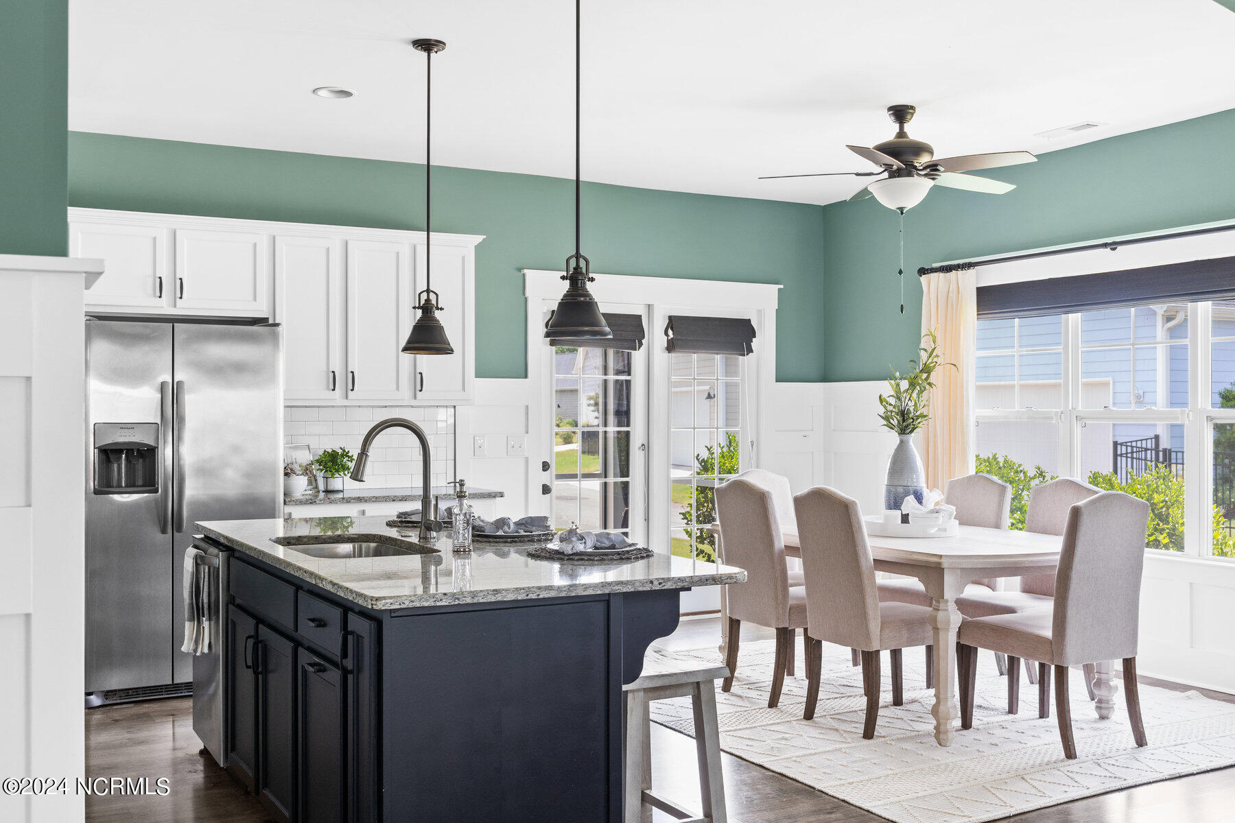 2245 Lakeside Circle