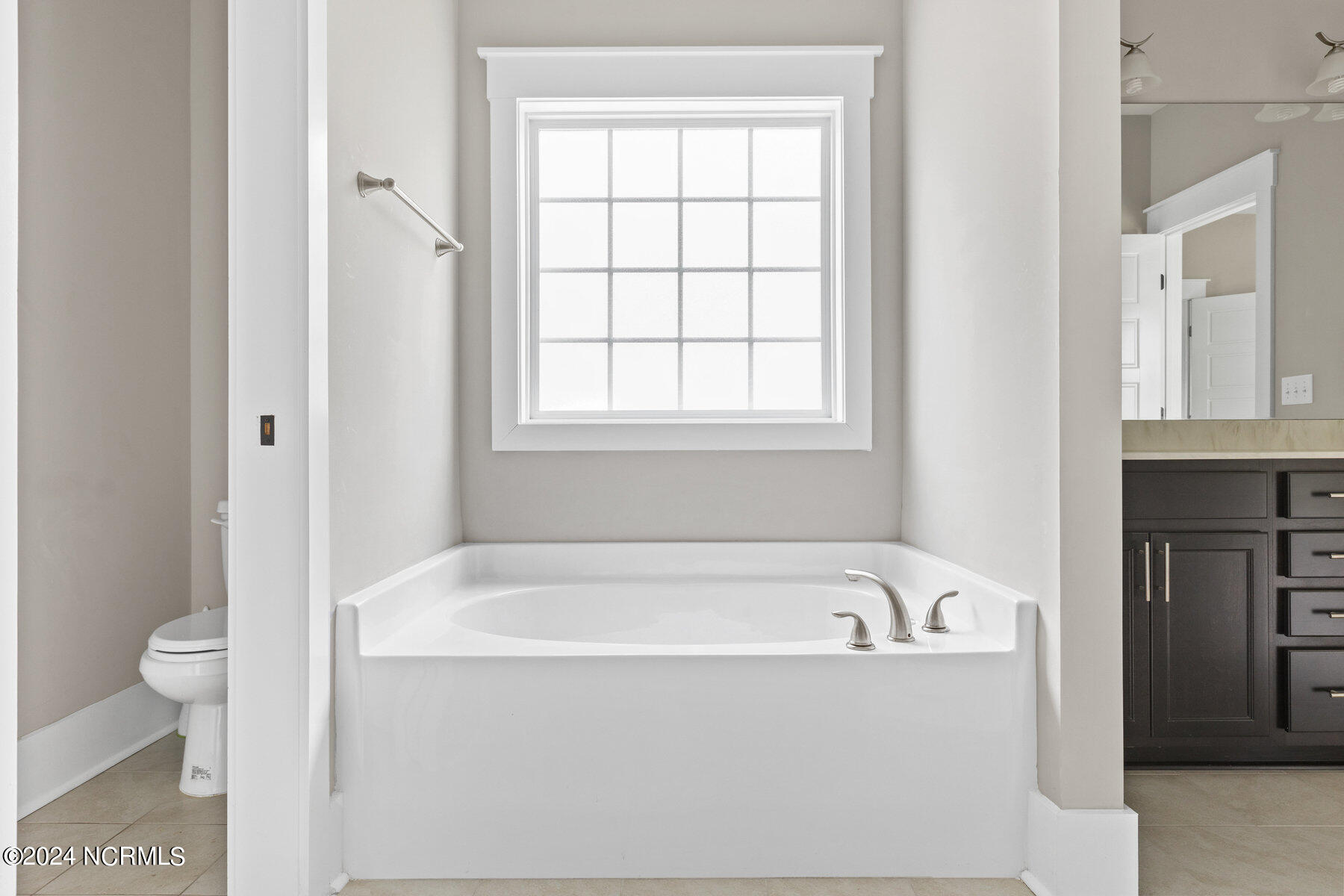 2245 Lakeside Circle