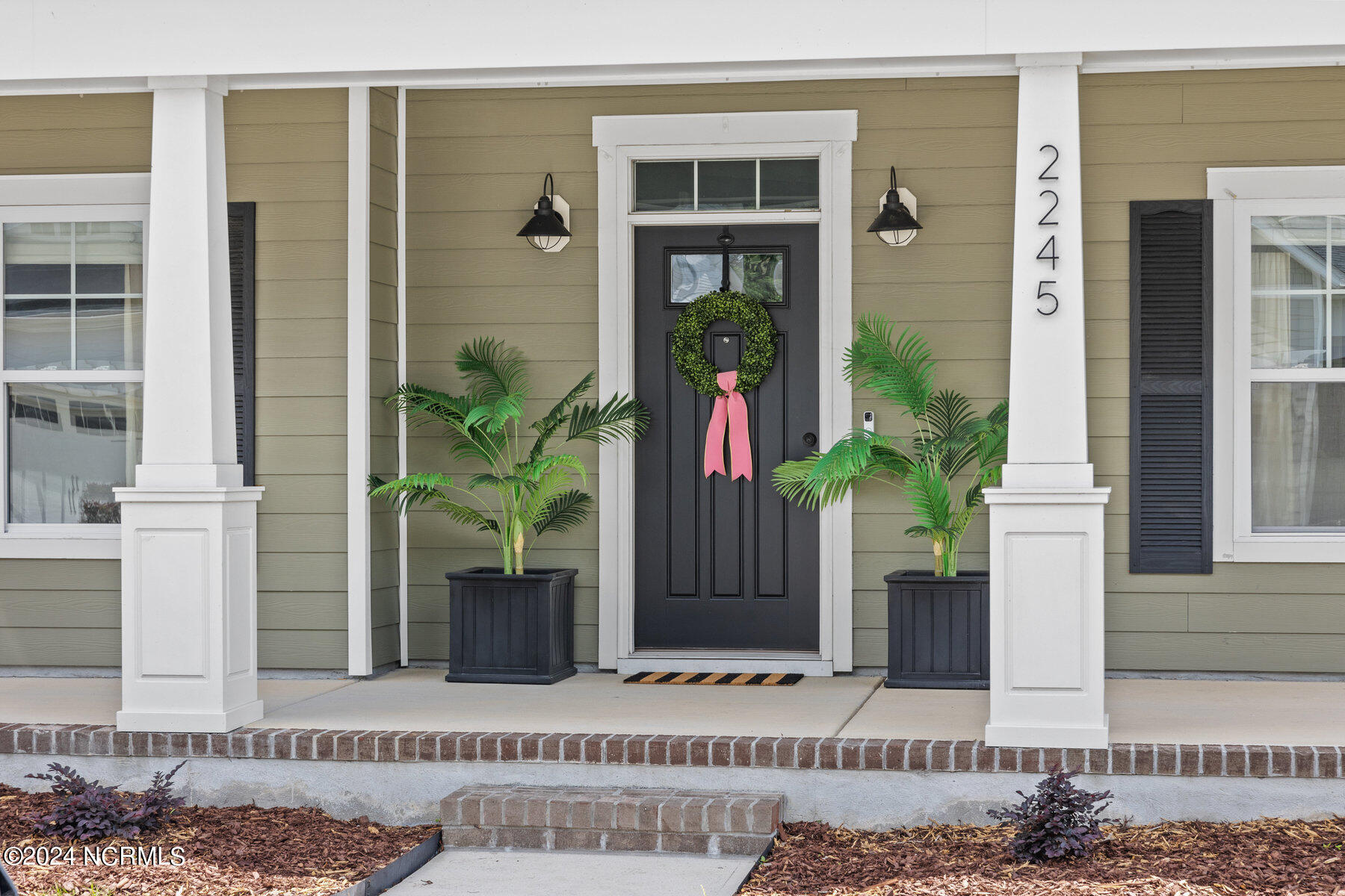 2245 Lakeside Circle