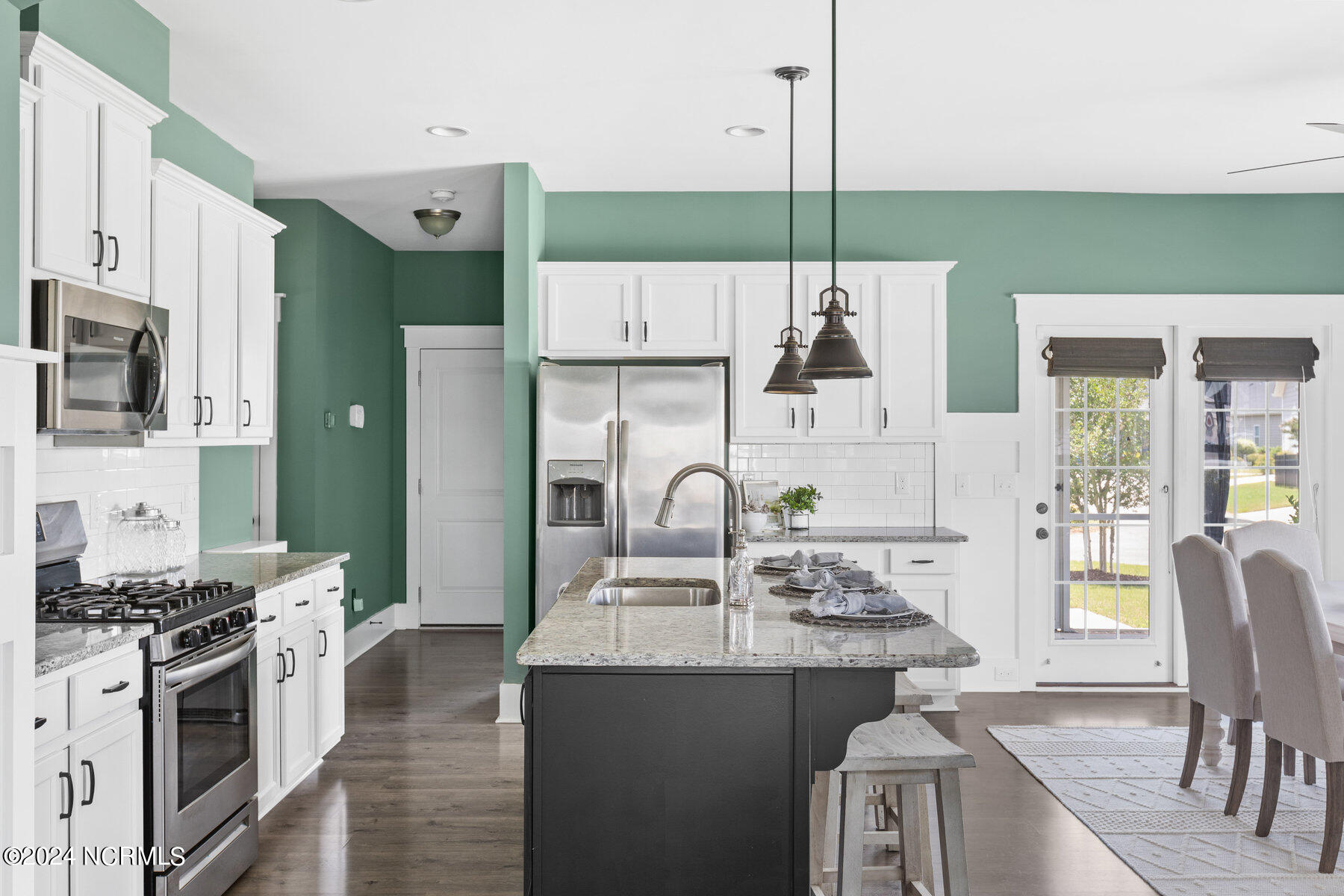 2245 Lakeside Circle