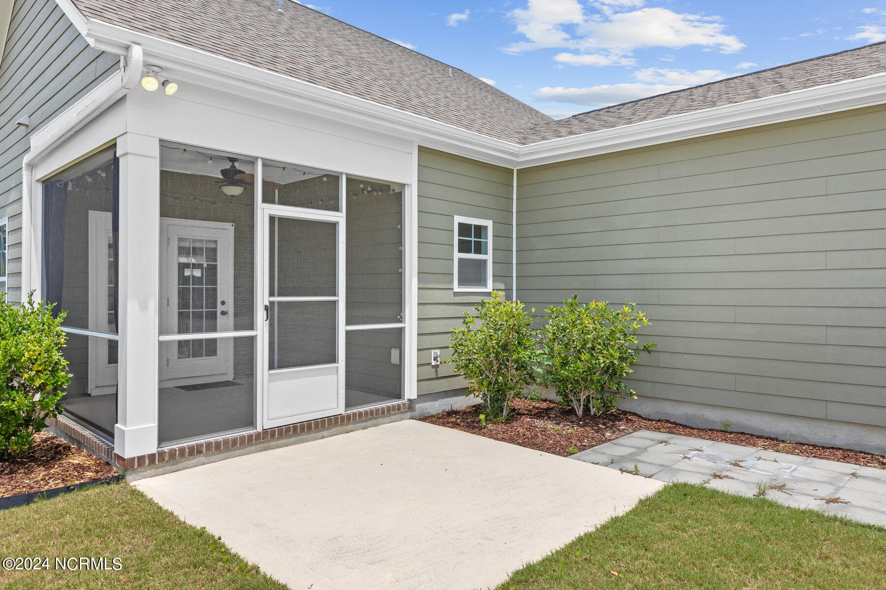 2245 Lakeside Circle