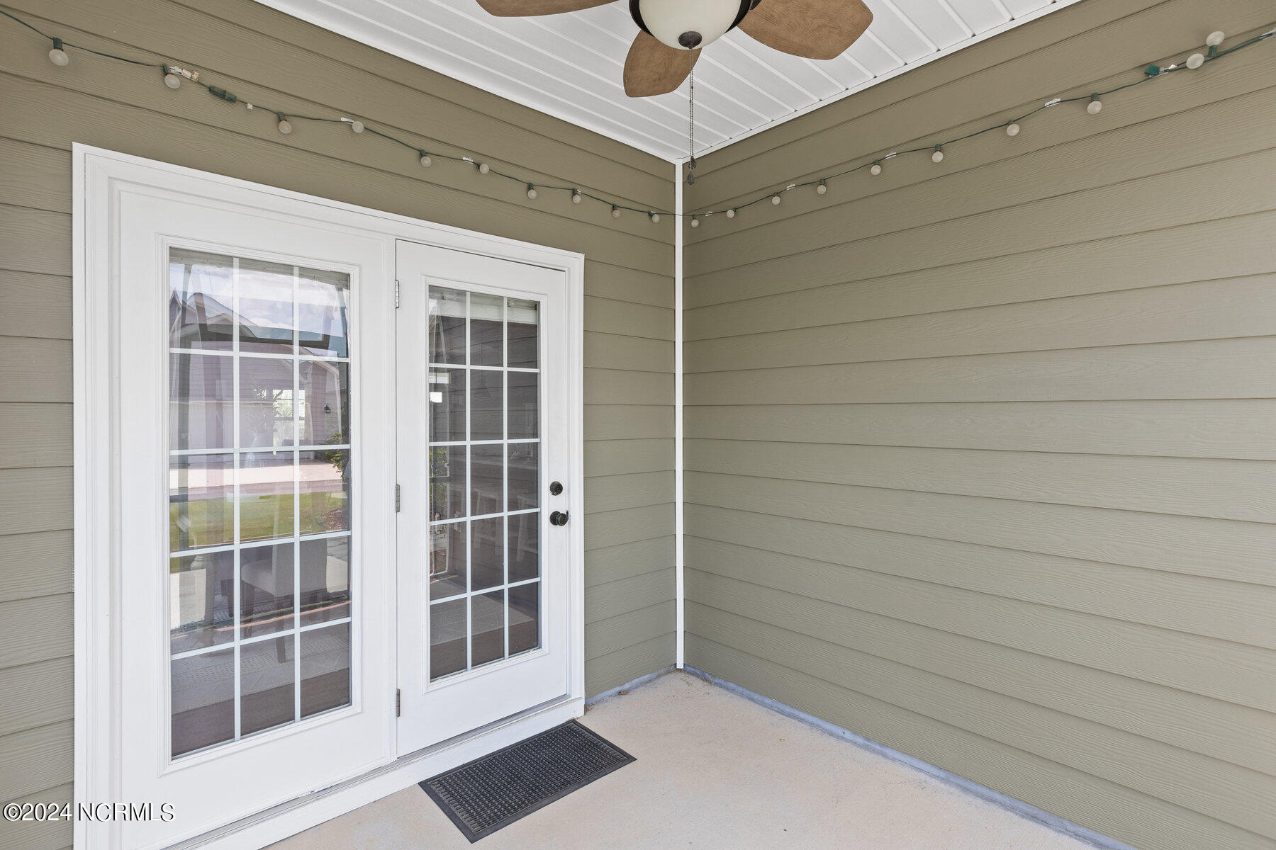 2245 Lakeside Circle