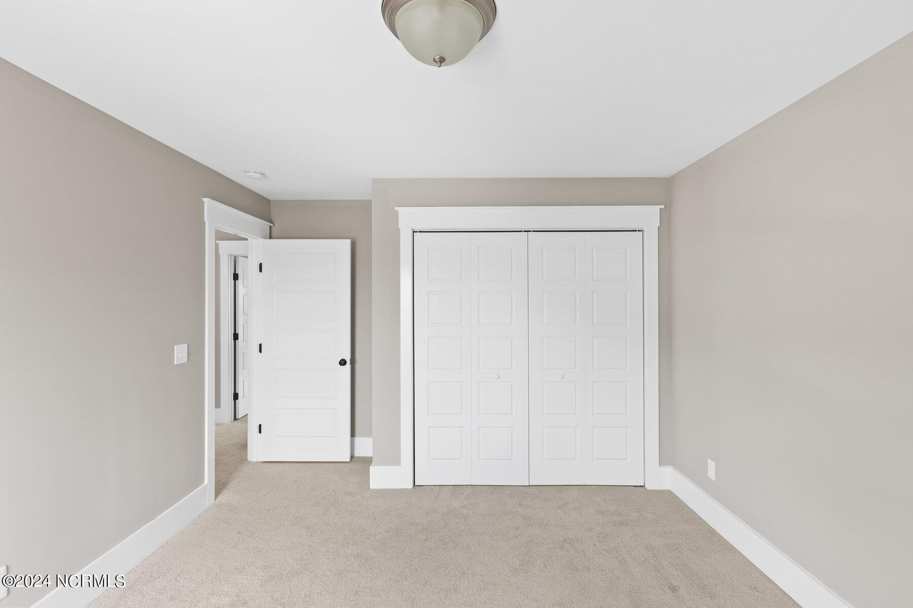 2245 Lakeside Circle