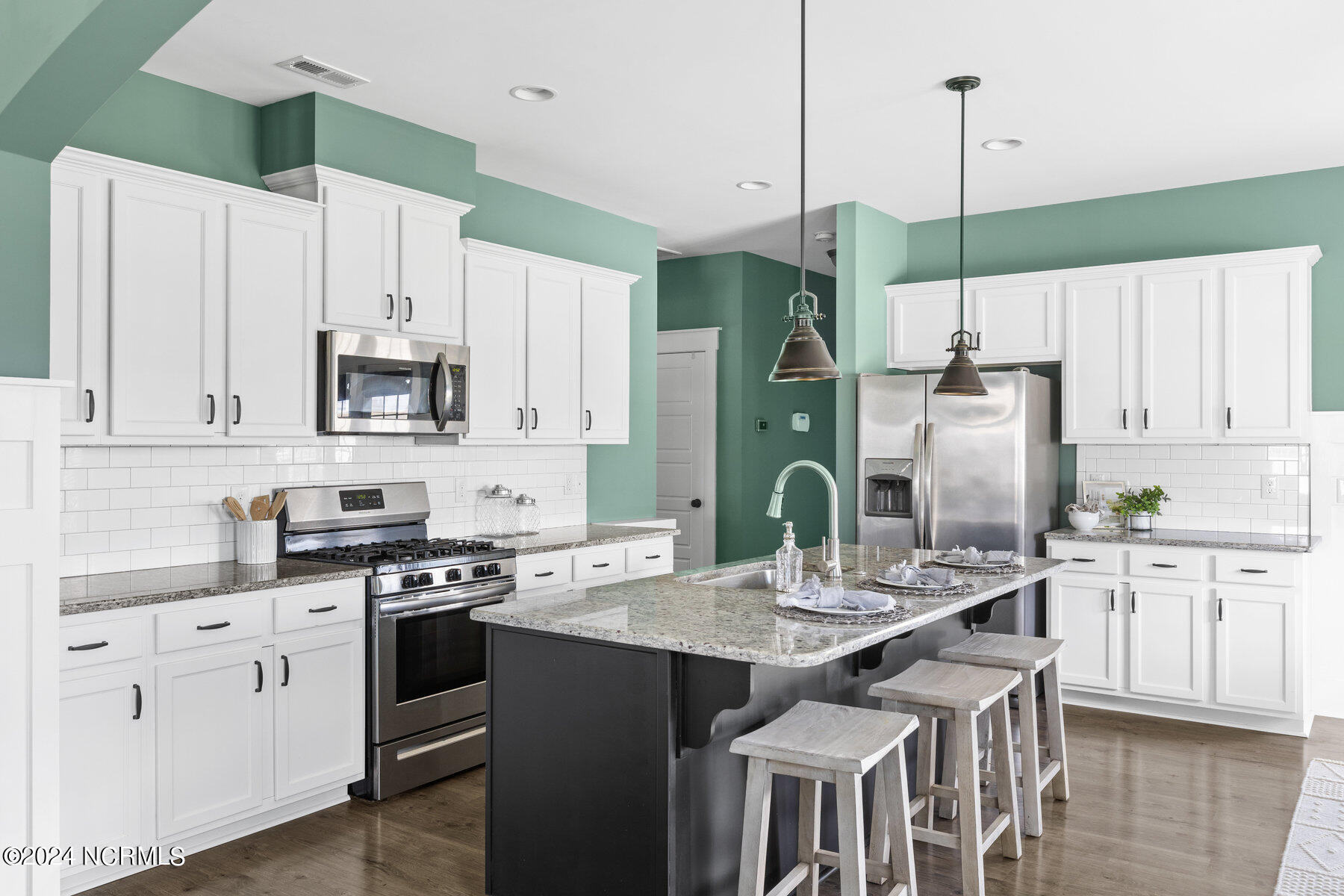 2245 Lakeside Circle