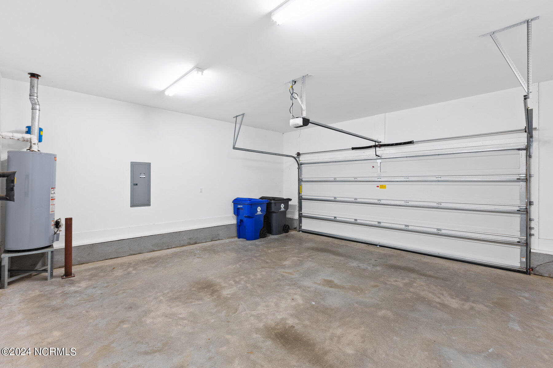 2245 Lakeside Circle