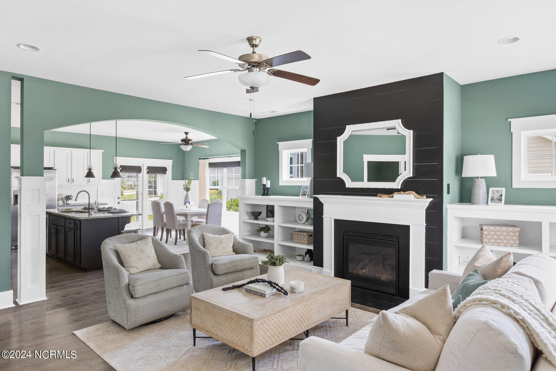 2245 Lakeside Circle