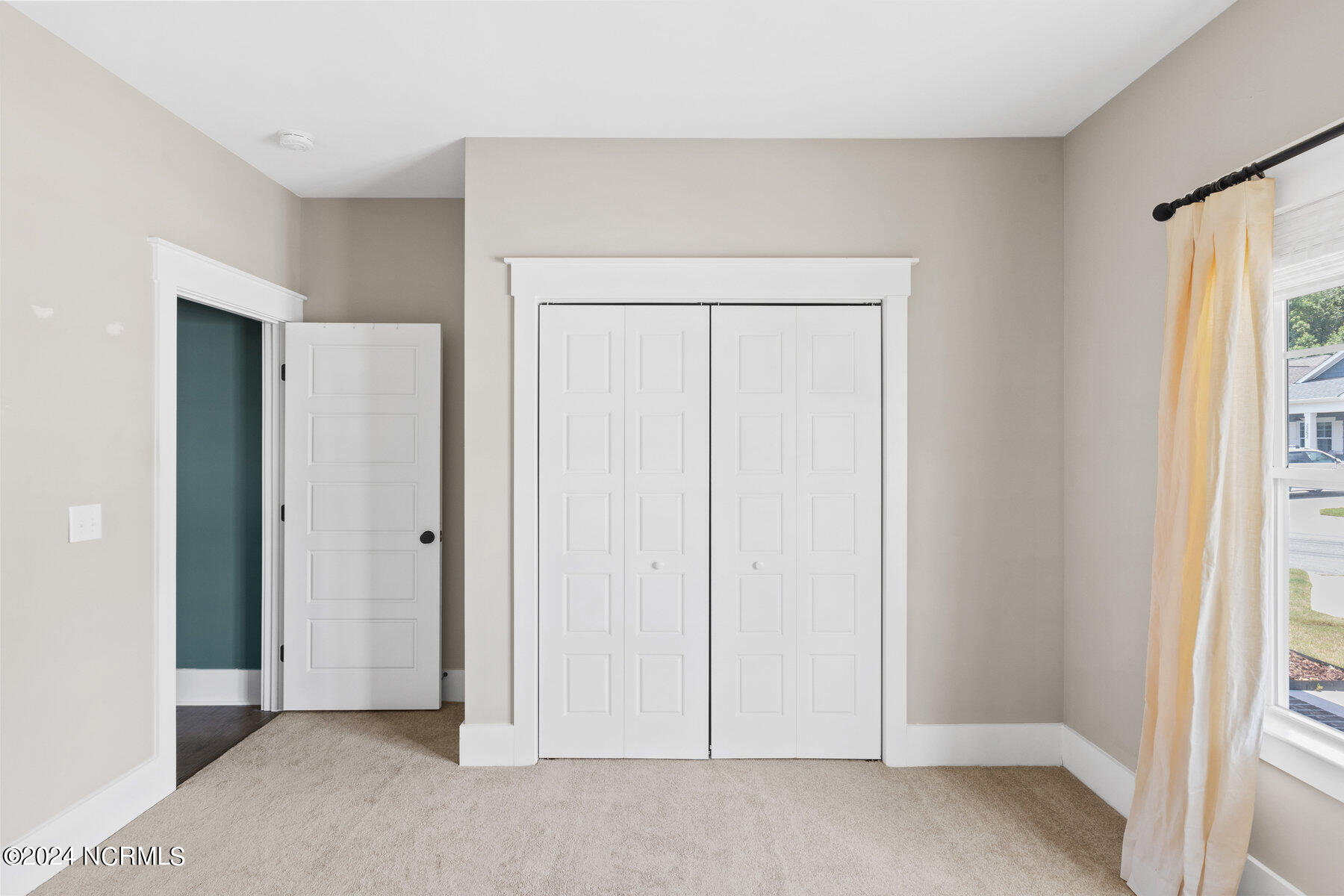 2245 Lakeside Circle