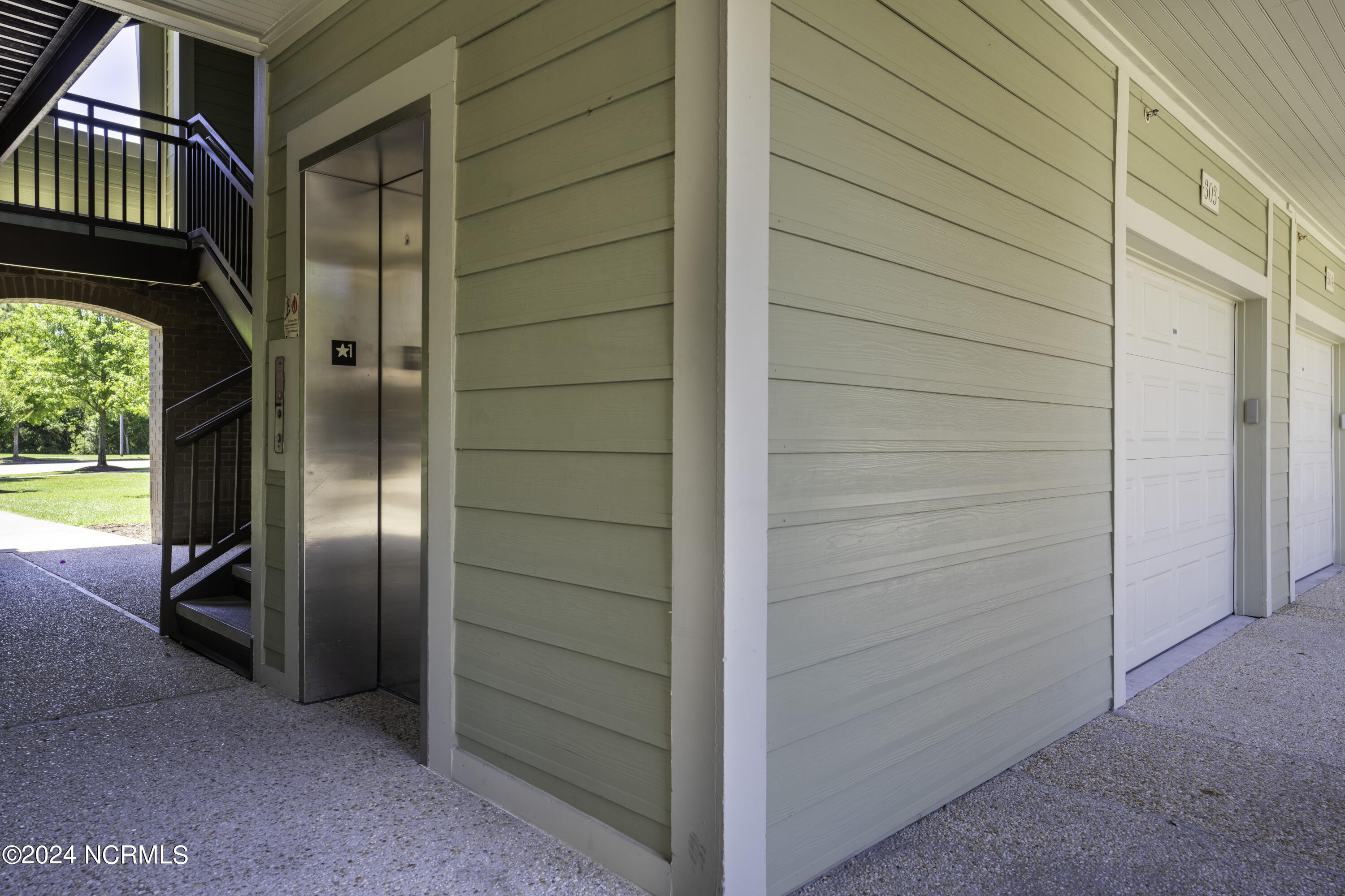 554 Grande Manor Court, 303