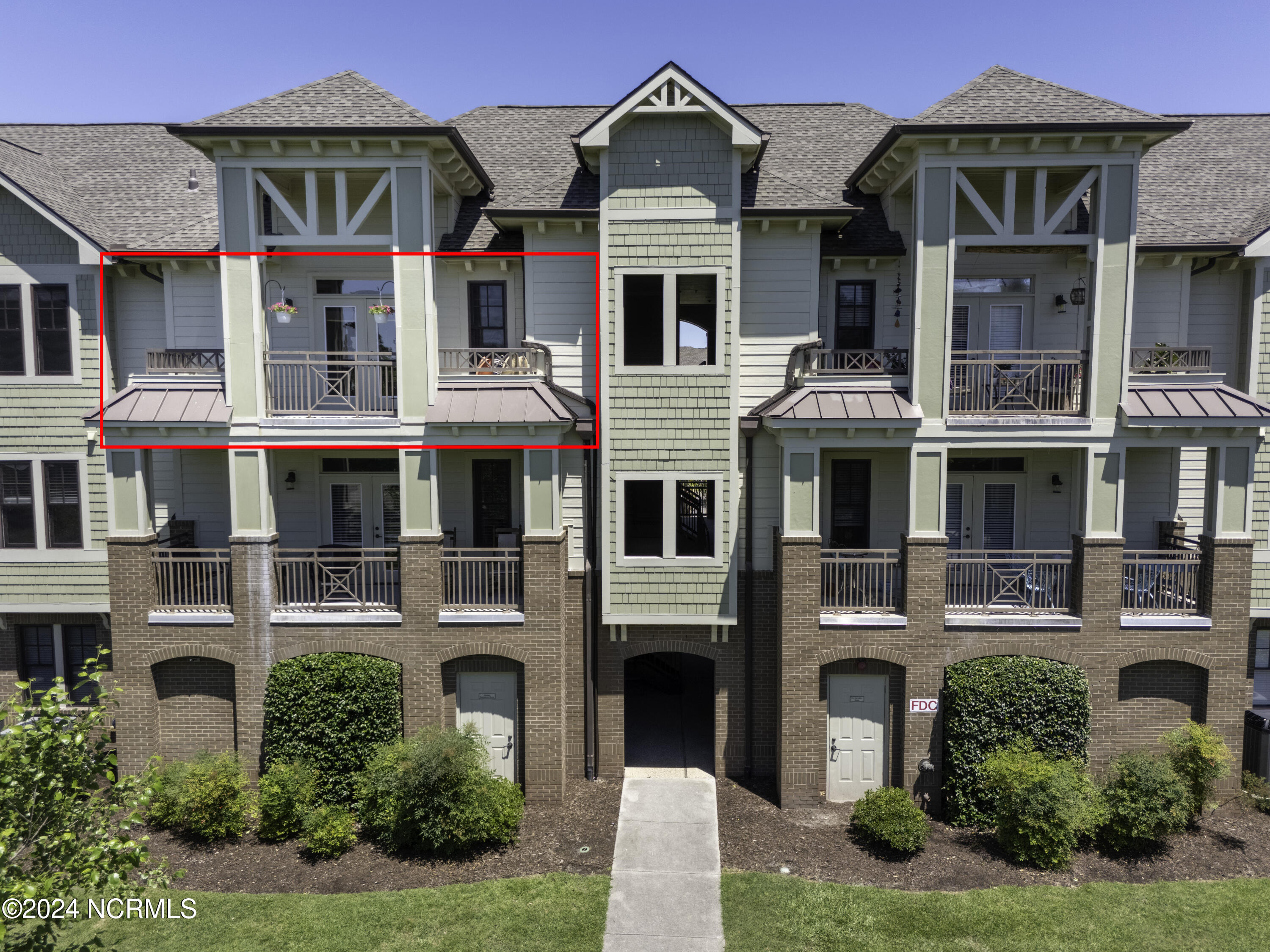 554 Grande Manor Court, 303