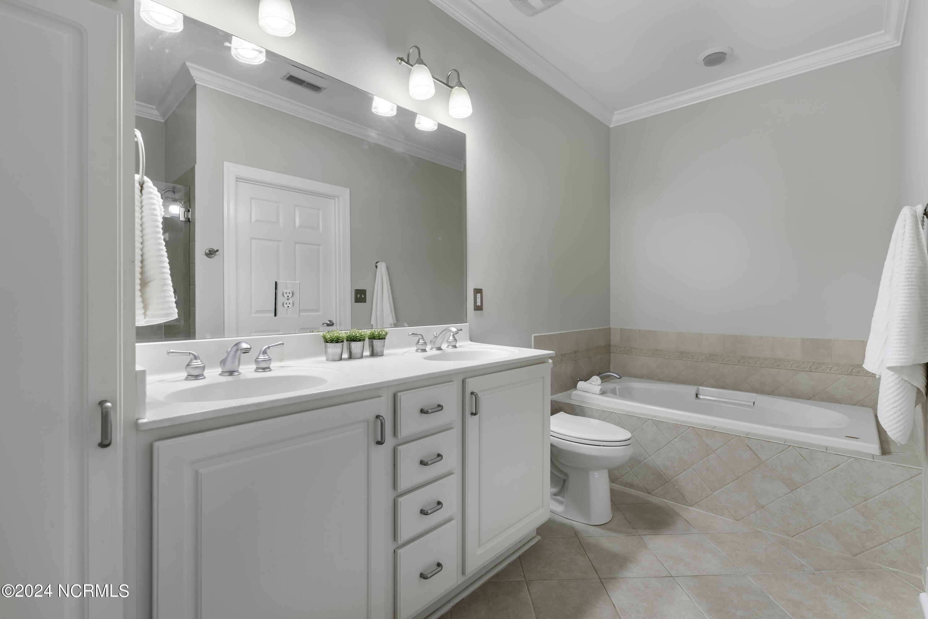 554 Grande Manor Court, 303