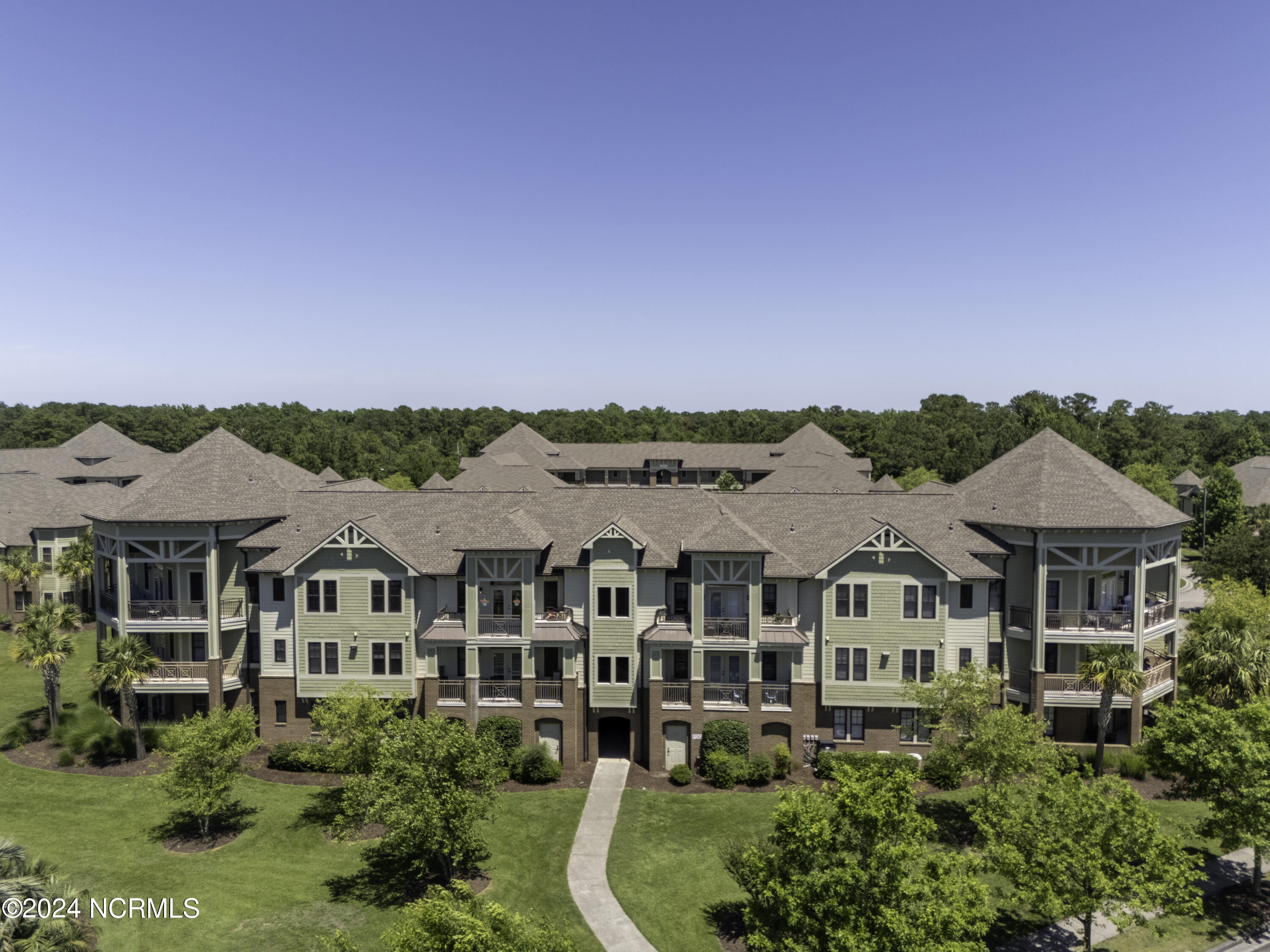 554 Grande Manor Court, 303