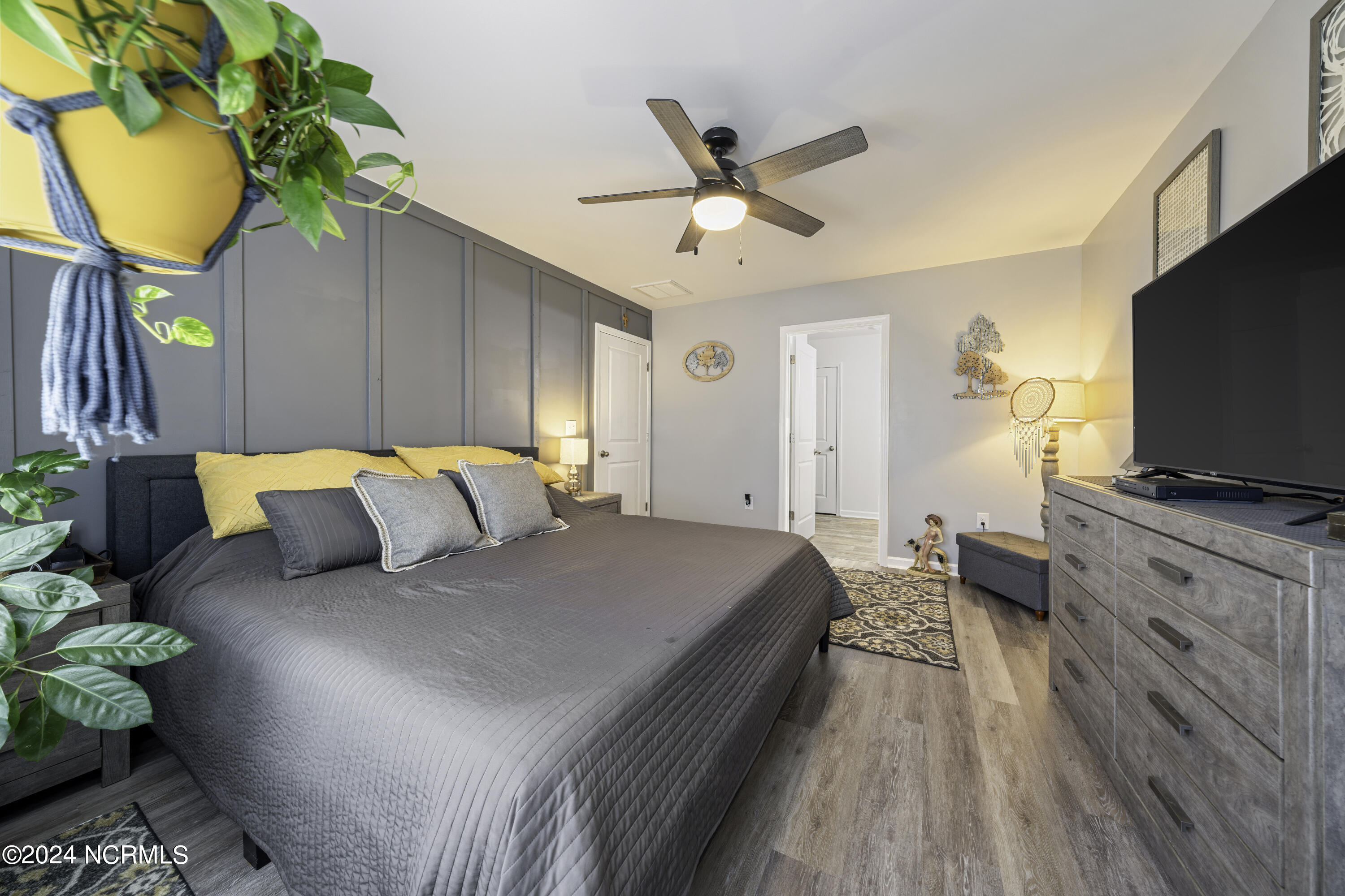 8102 Thatcher Lane NE