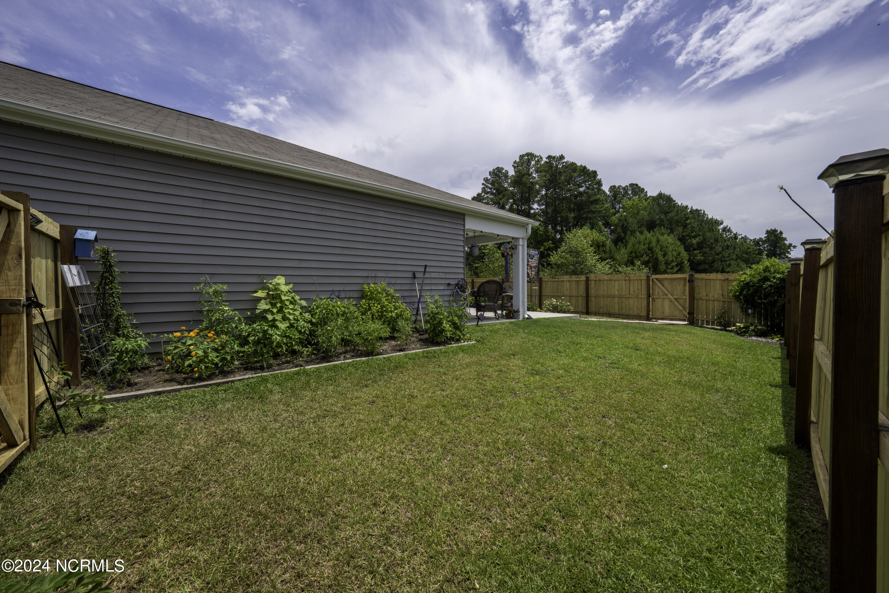 8102 Thatcher Lane NE