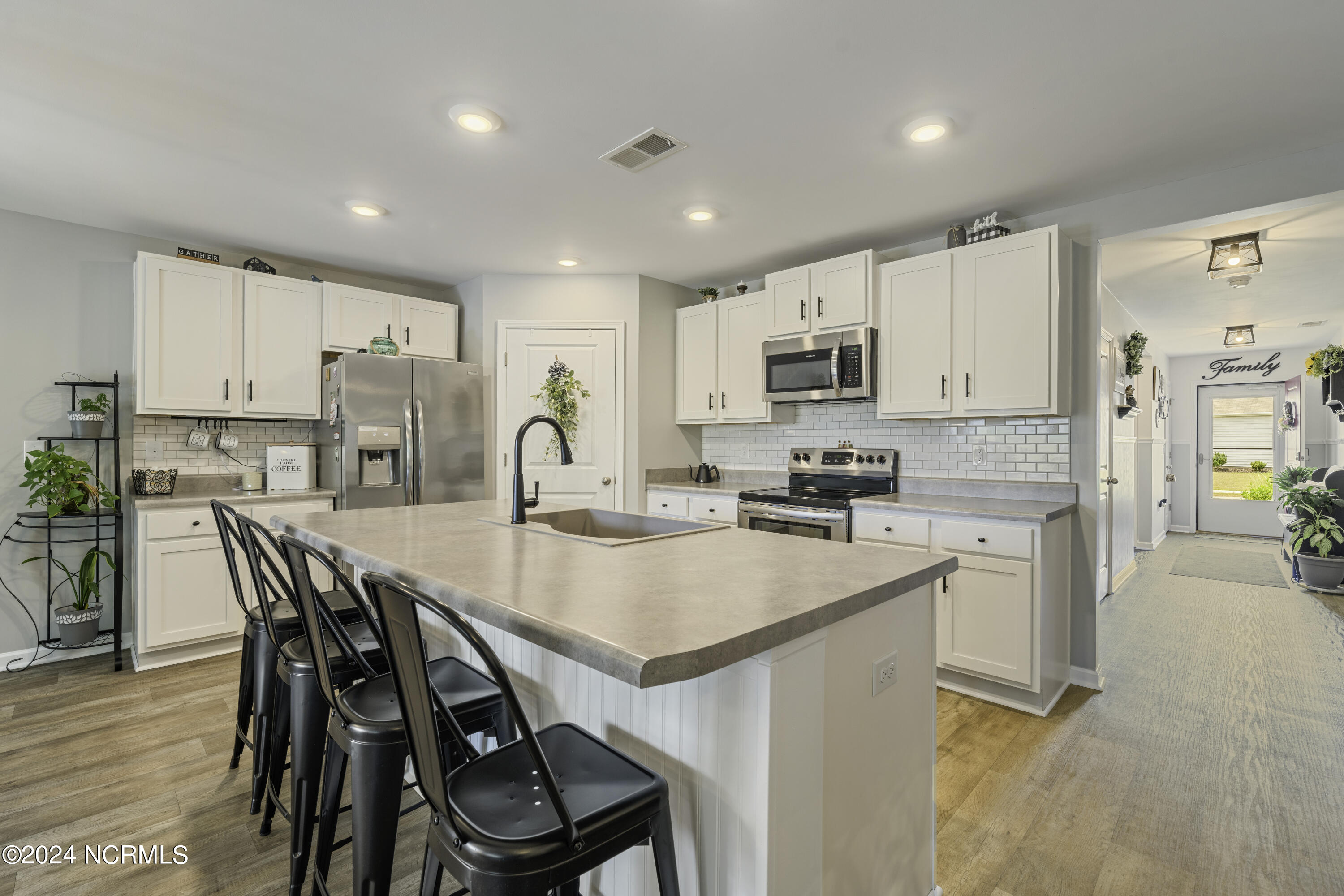 8102 Thatcher Lane NE