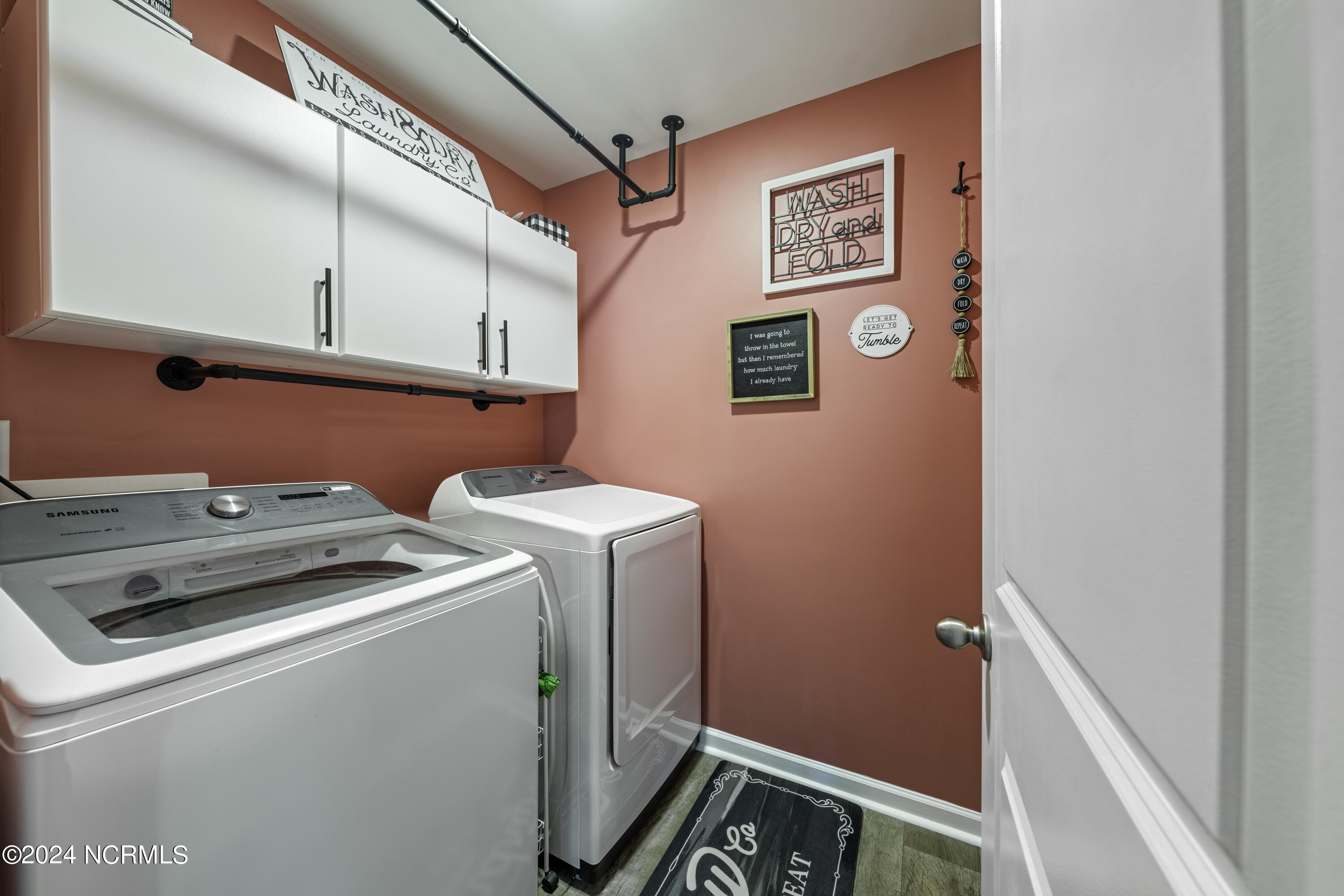 8102 Thatcher Lane NE