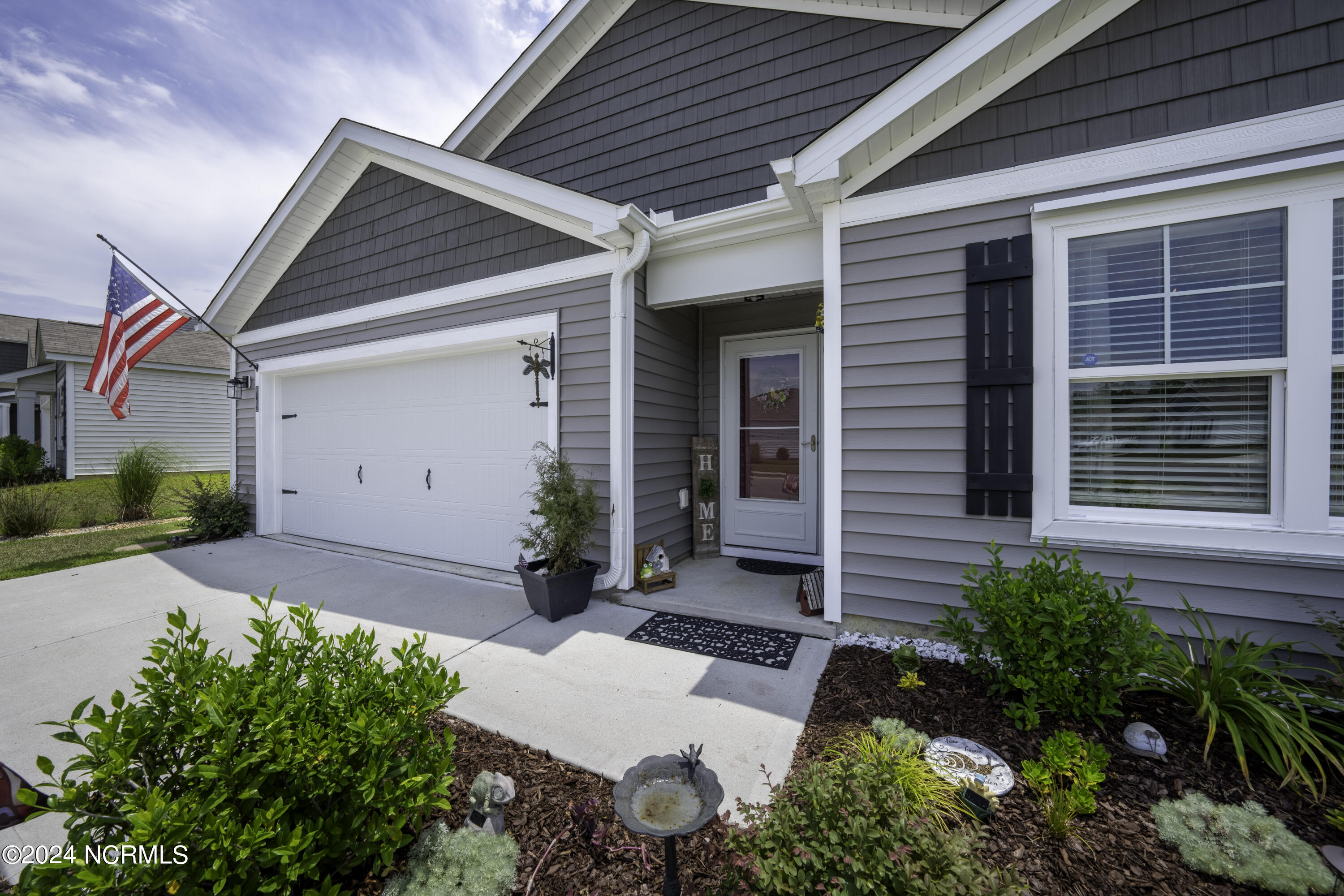 8102 Thatcher Lane NE