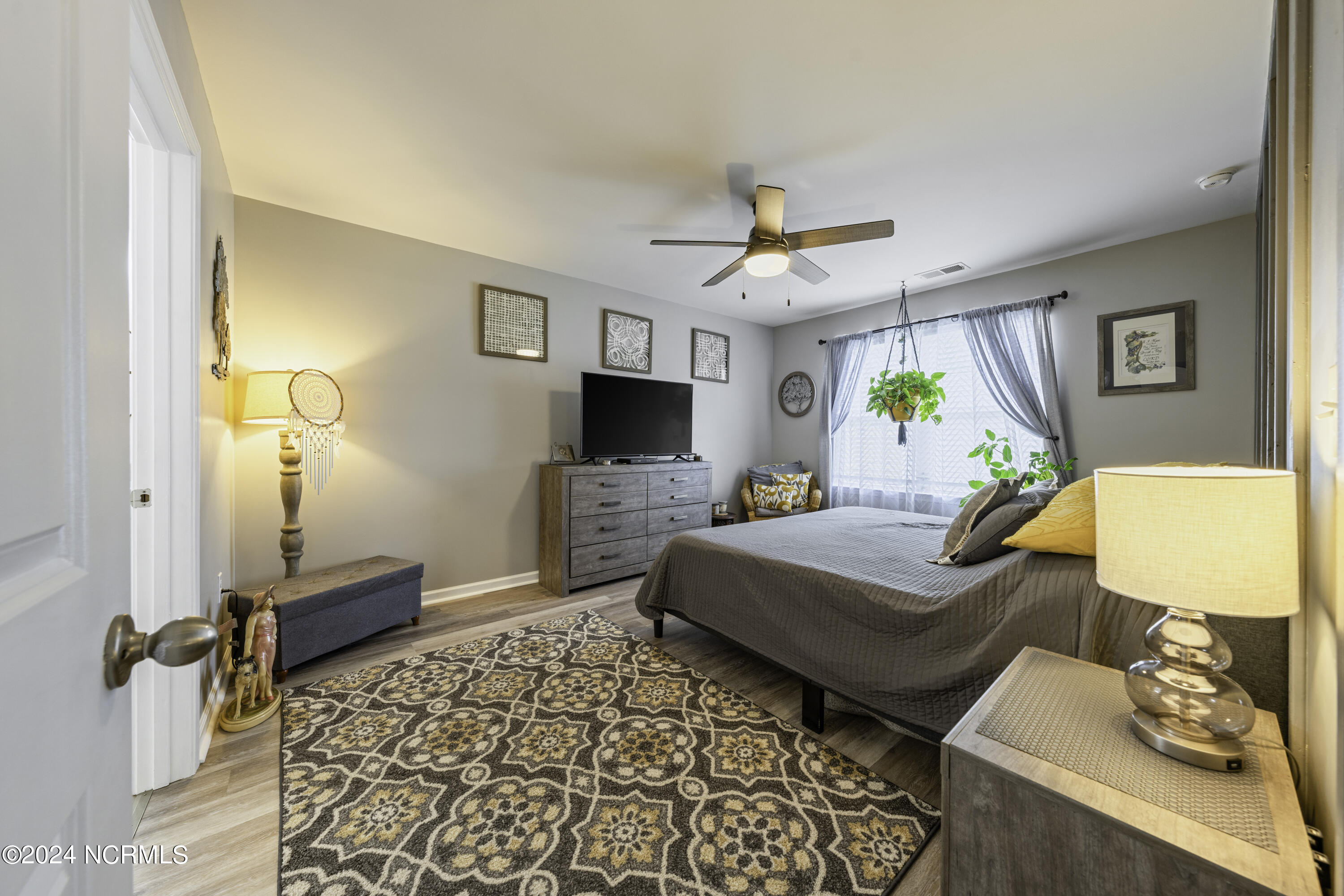 8102 Thatcher Lane NE